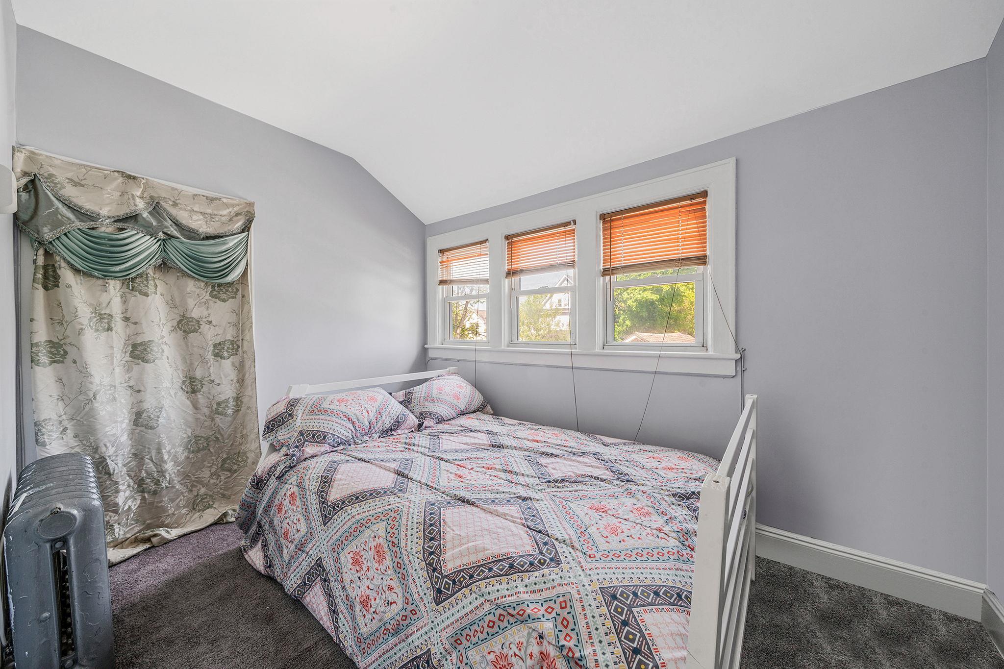 26 Rosedale Avenue, Freeport, NY 11520