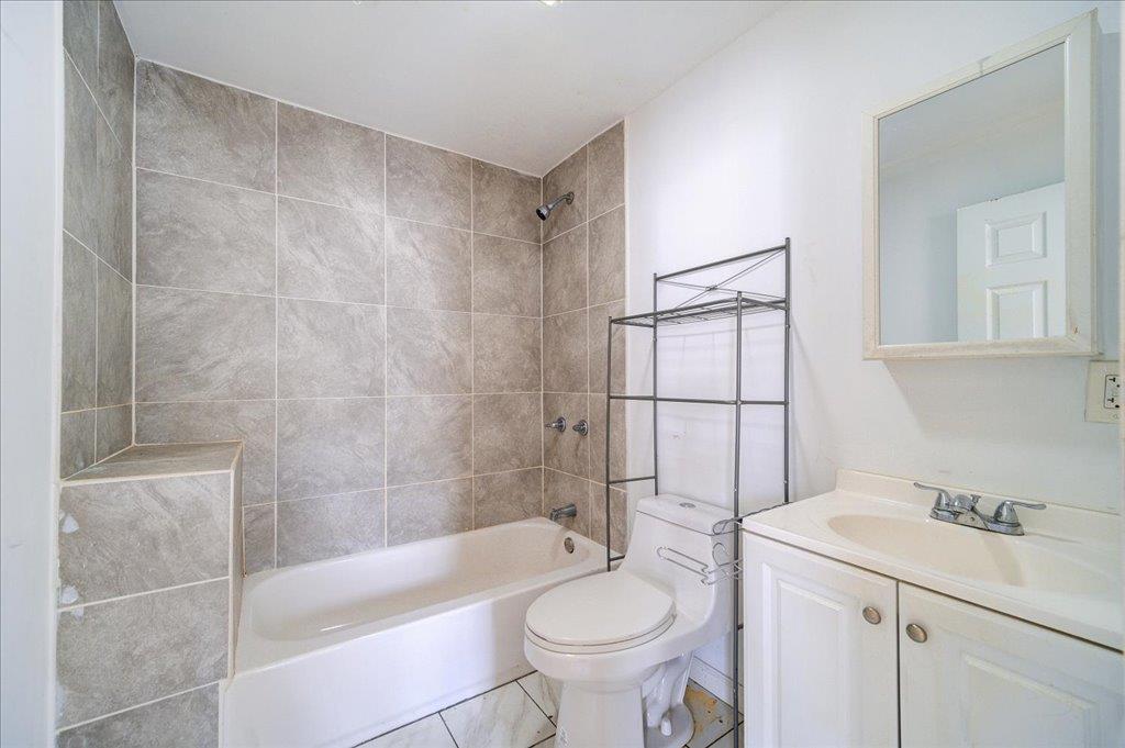 221 E Main Street, Middletown, NY 10940