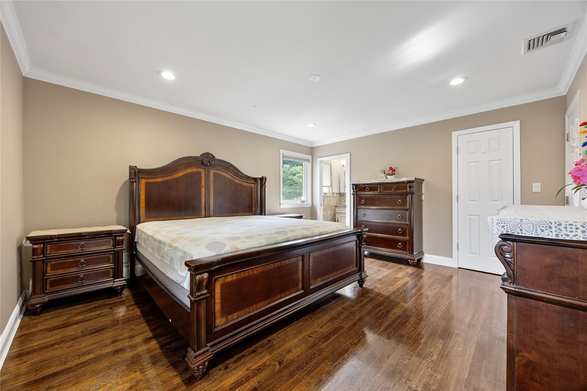 23 Sparks Street, Melville, NY 11747