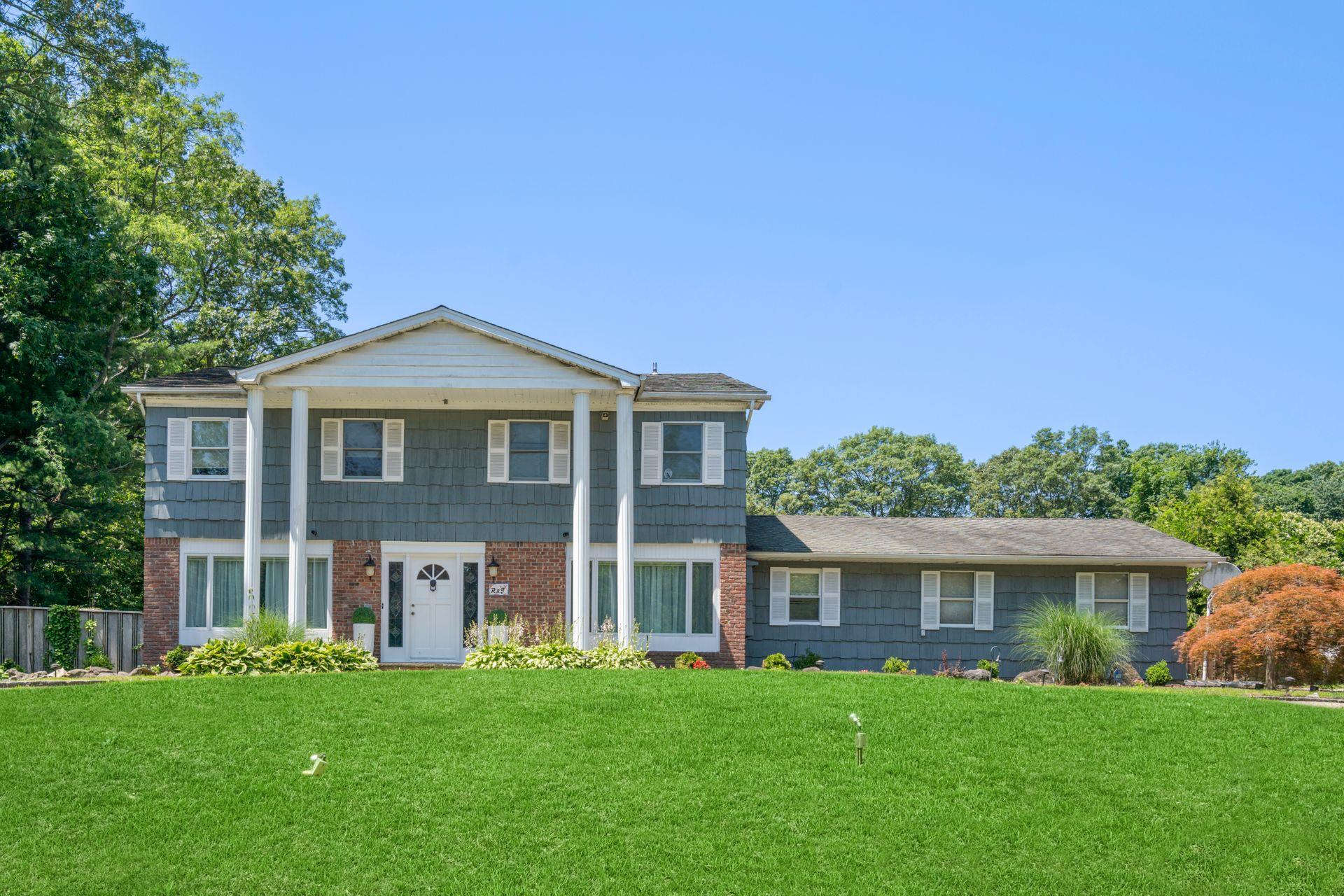 9 Lucille Lane, Dix Hills, NY 11746