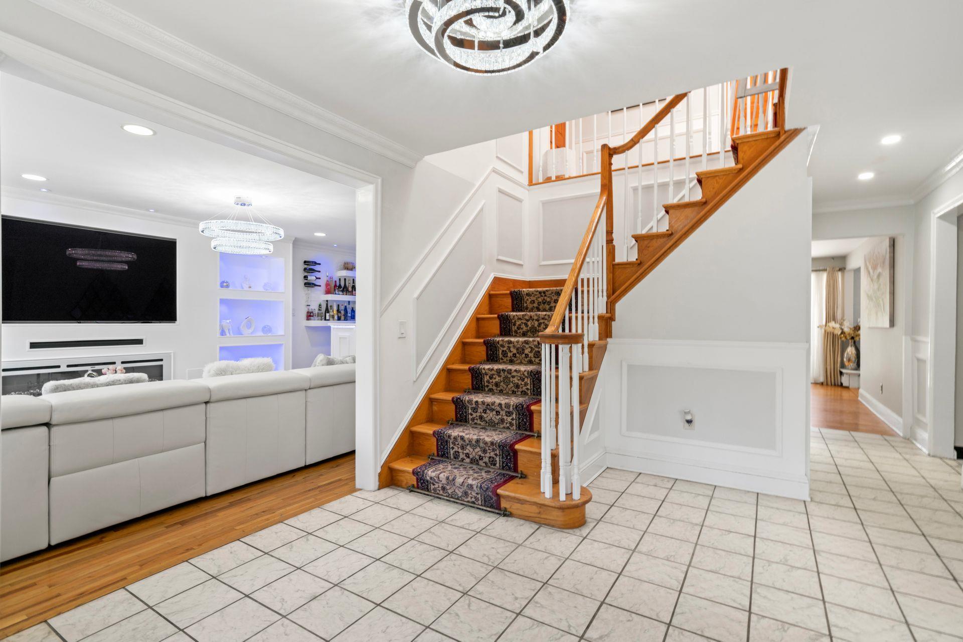 9 Lucille Lane, Dix Hills, NY 11746