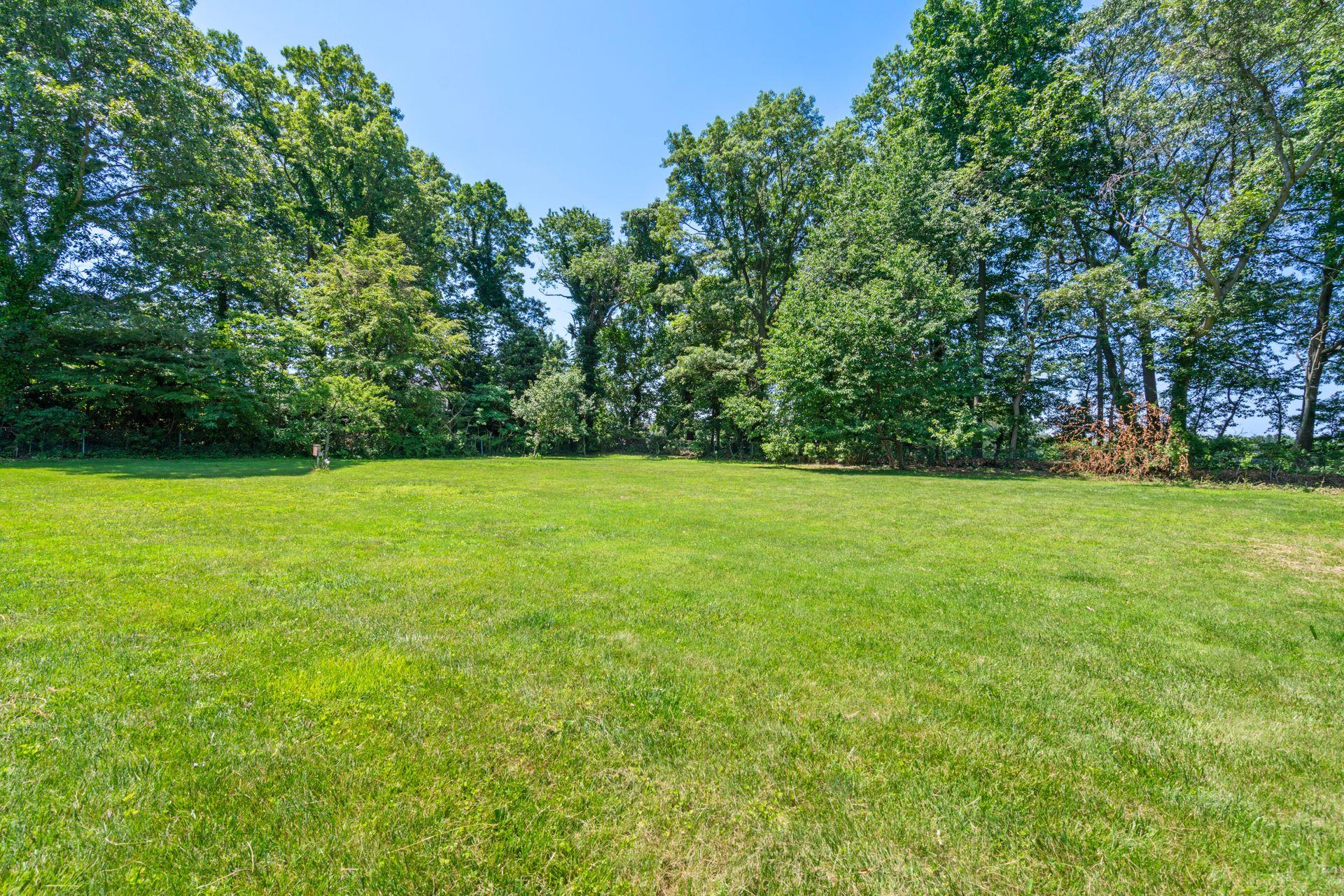 9 Lucille Lane, Dix Hills, NY 11746