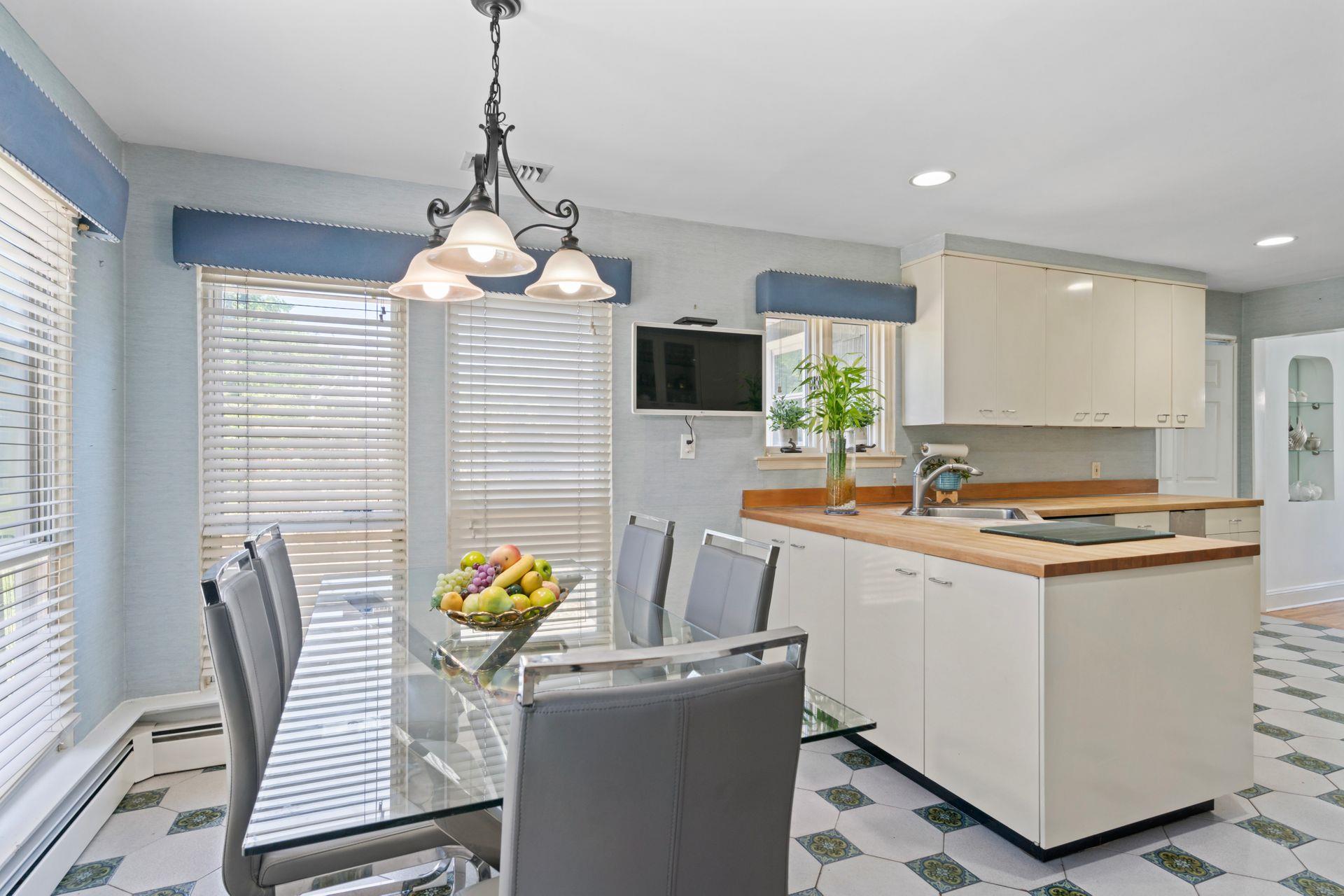 9 Lucille Lane, Dix Hills, NY 11746