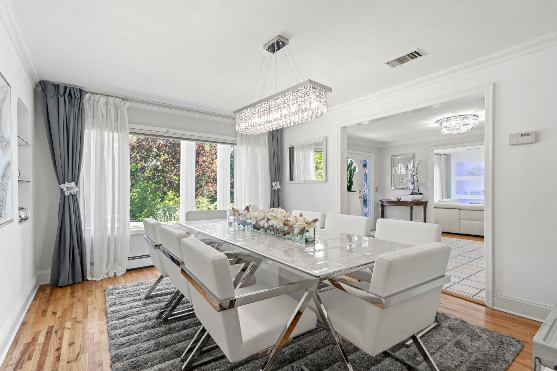 9 Lucille Lane, Dix Hills, NY 11746