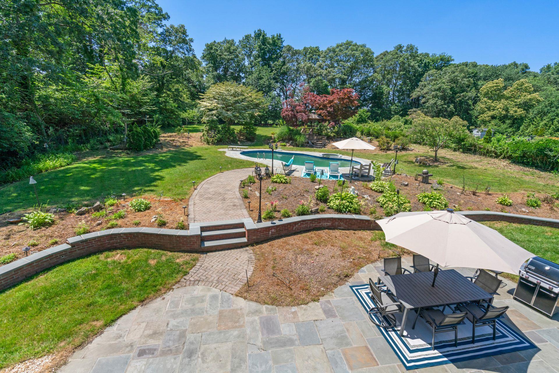 9 Lucille Lane, Dix Hills, NY 11746