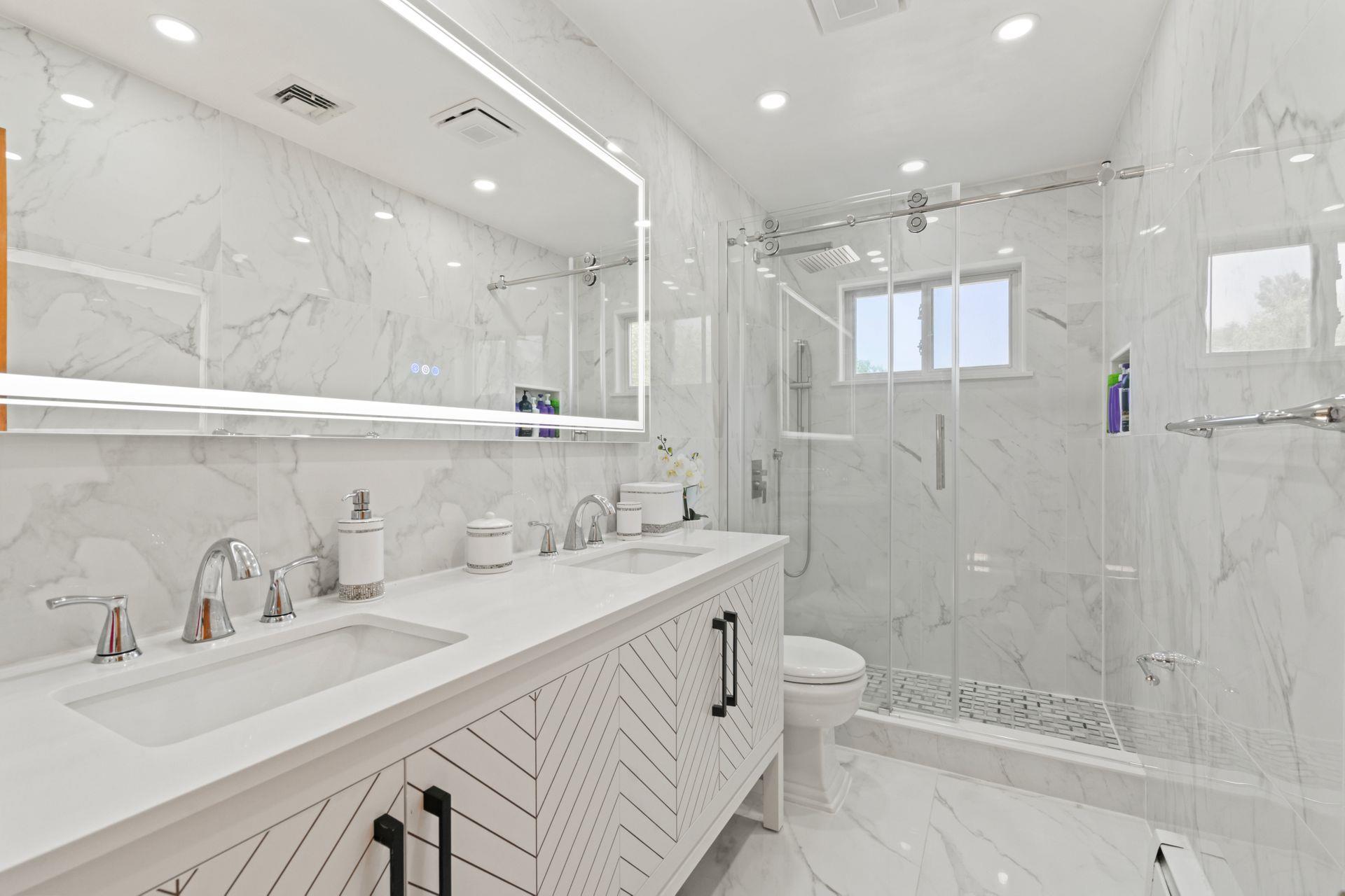 9 Lucille Lane, Dix Hills, NY 11746