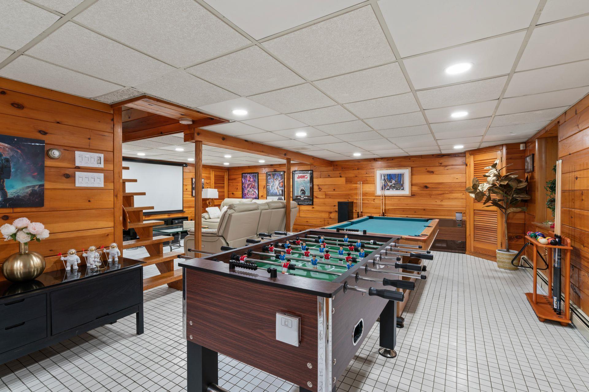 9 Lucille Lane, Dix Hills, NY 11746