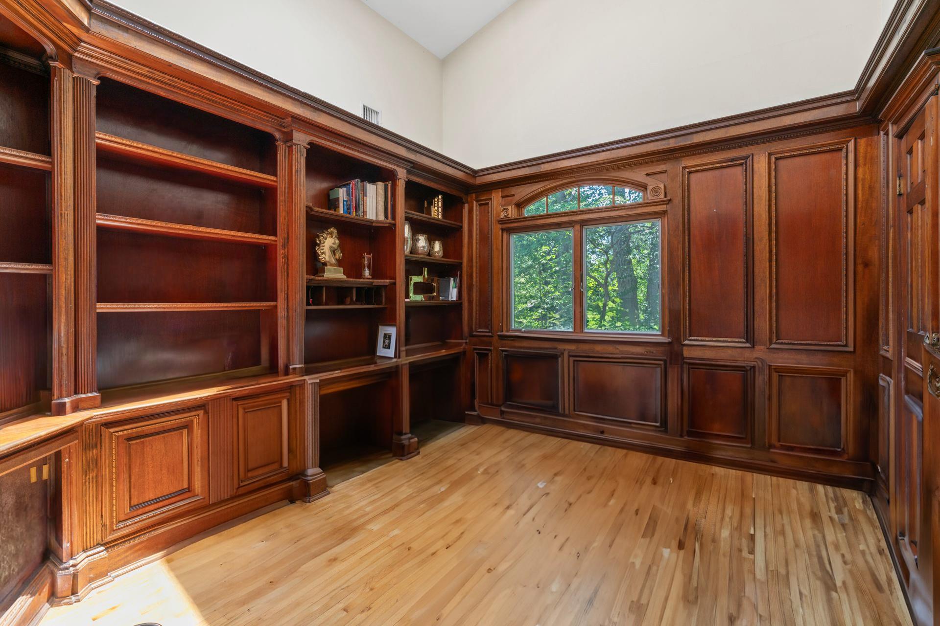 9 Lucille Lane, Dix Hills, NY 11746