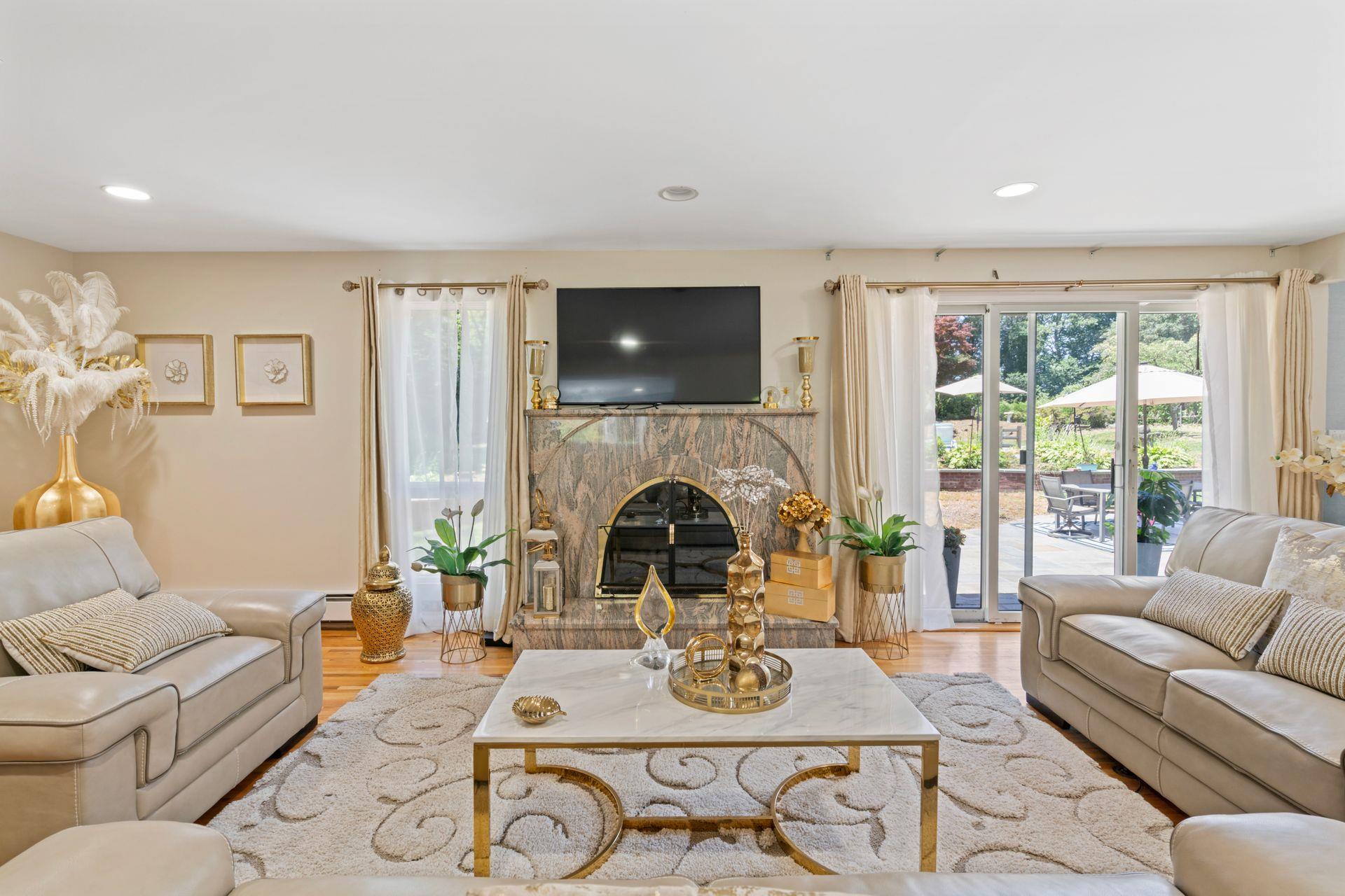 9 Lucille Lane, Dix Hills, NY 11746