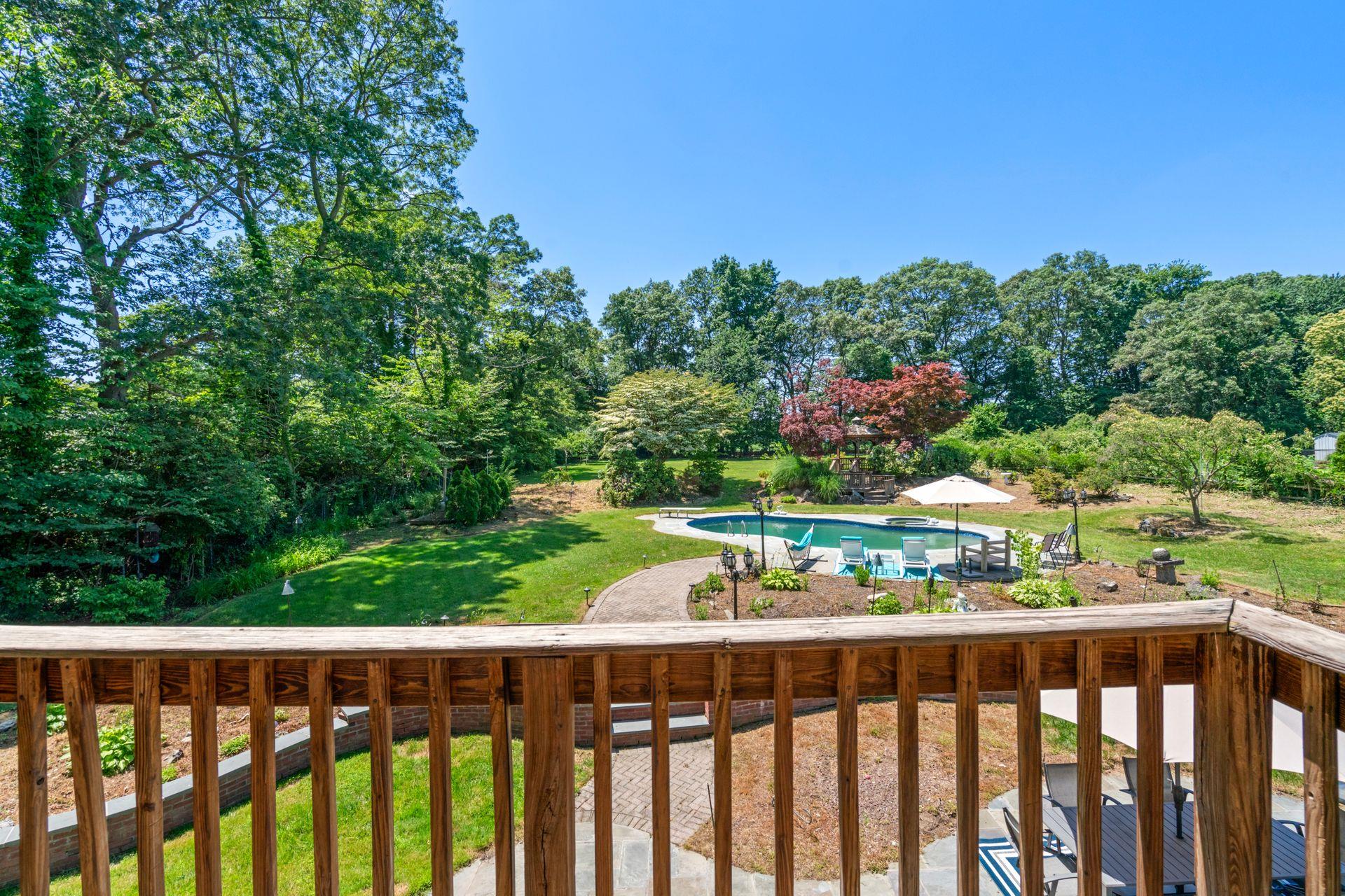 9 Lucille Lane, Dix Hills, NY 11746