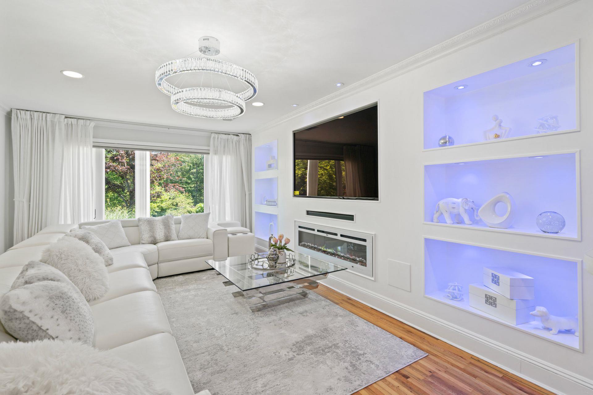 9 Lucille Lane, Dix Hills, NY 11746