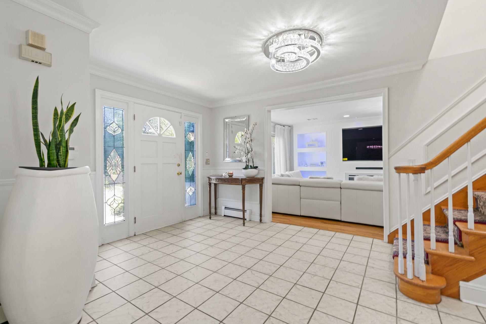 9 Lucille Lane, Dix Hills, NY 11746