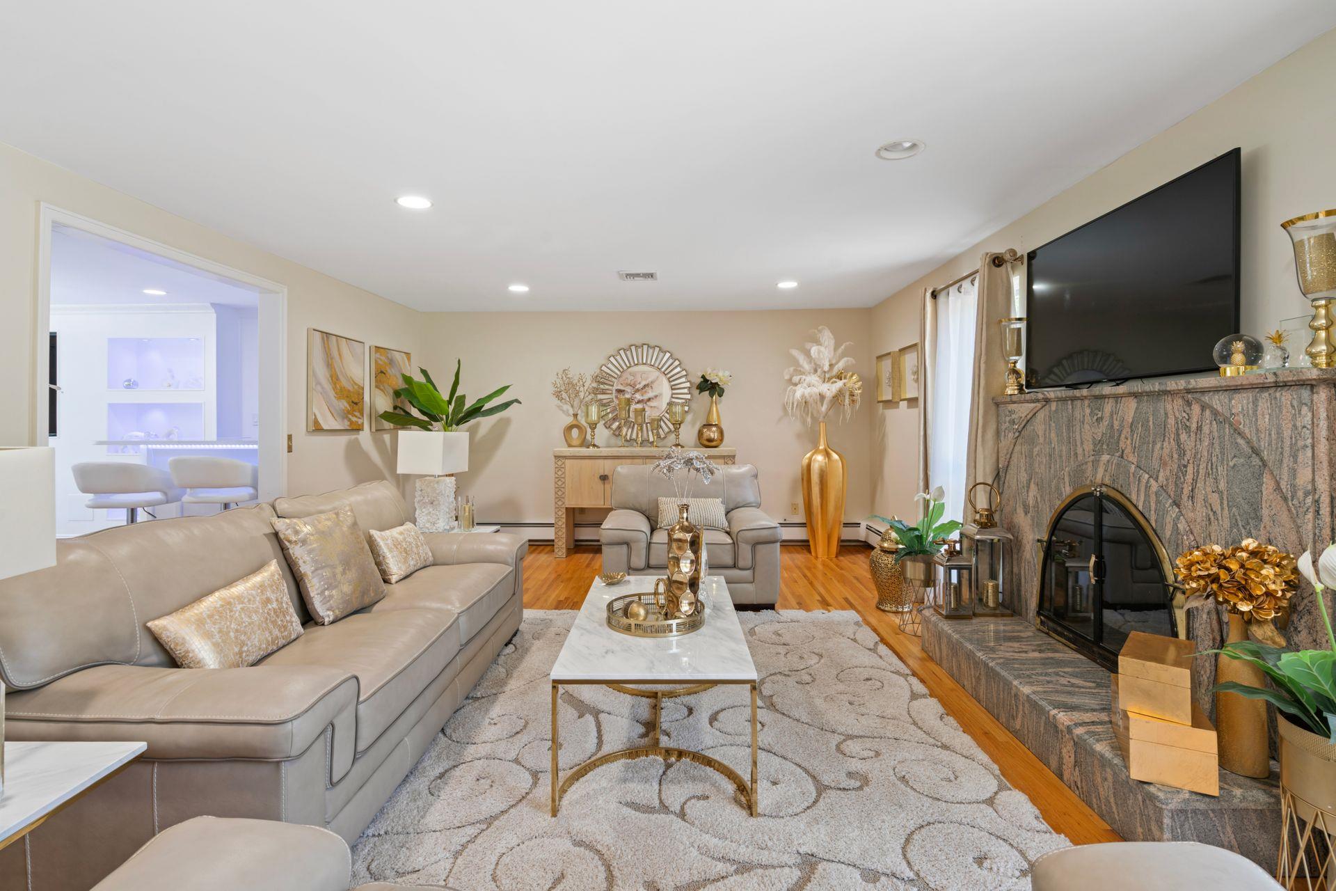 9 Lucille Lane, Dix Hills, NY 11746