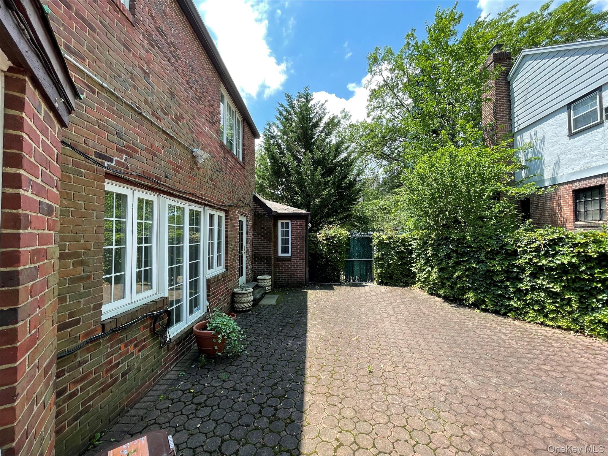 8177 Utopia Pkwy, Jamaica Estates, NY 11432