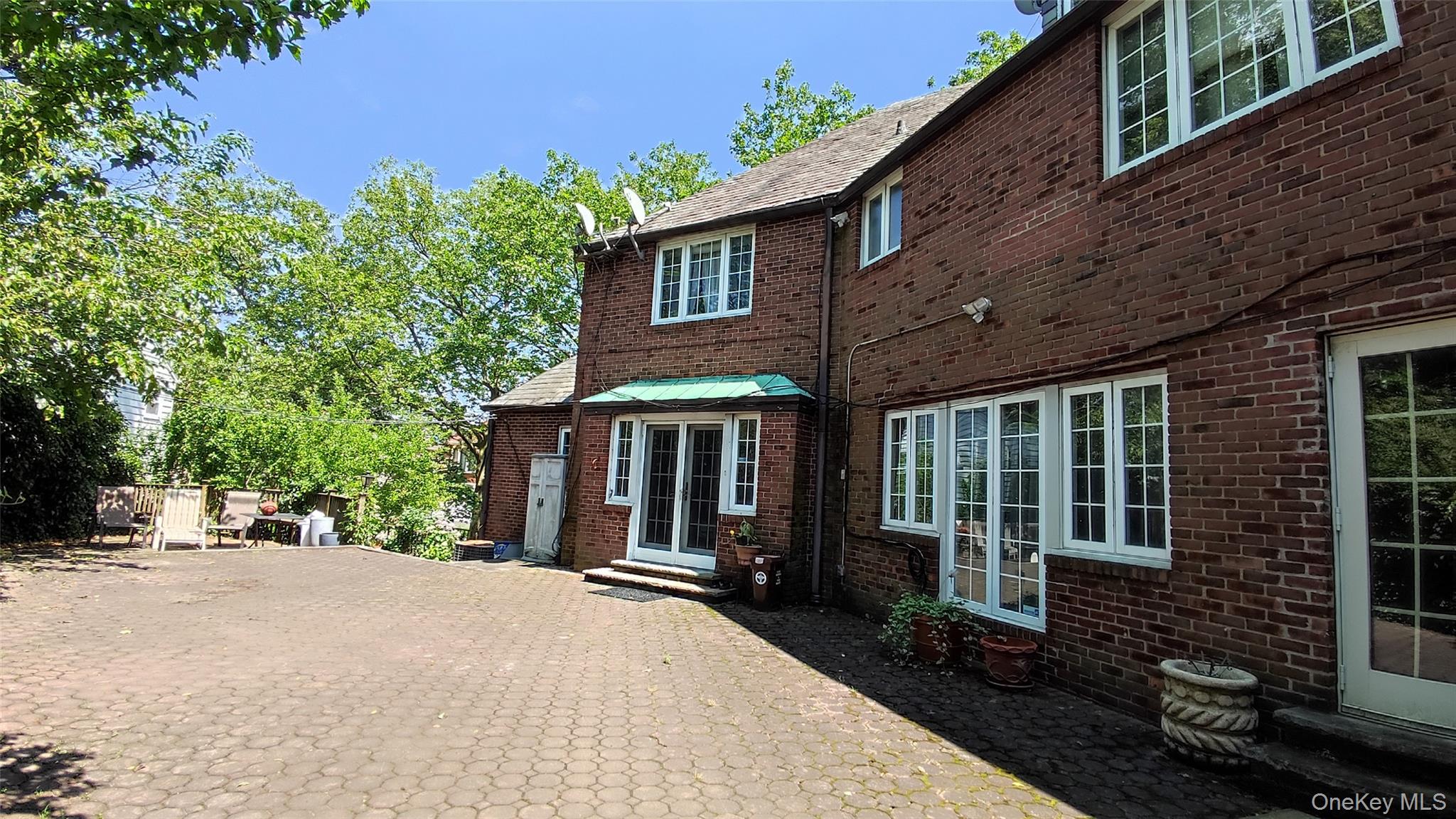 8177 Utopia Pkwy, Jamaica Estates, NY 11432