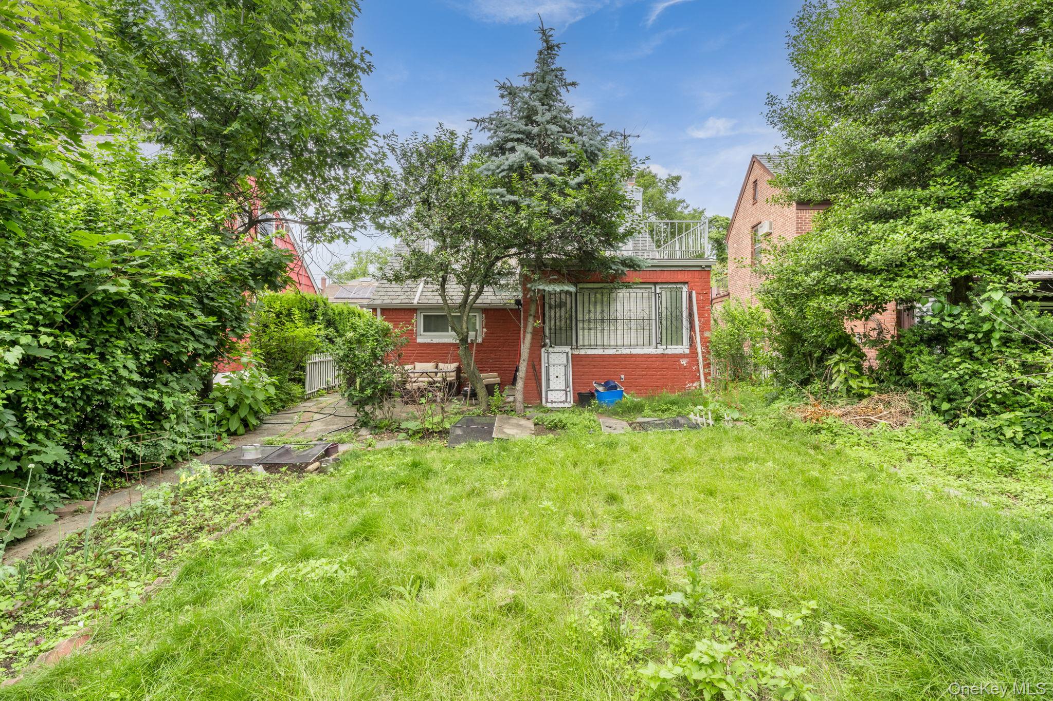 85-24 Eton Street, Jamaica Estates, NY 11432