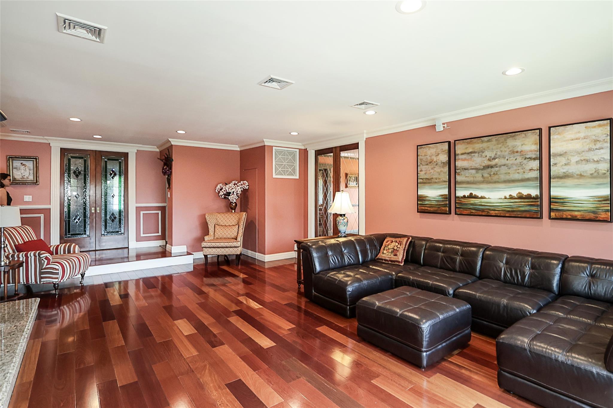 19 Marietta Road, Glen Cove, NY 11542