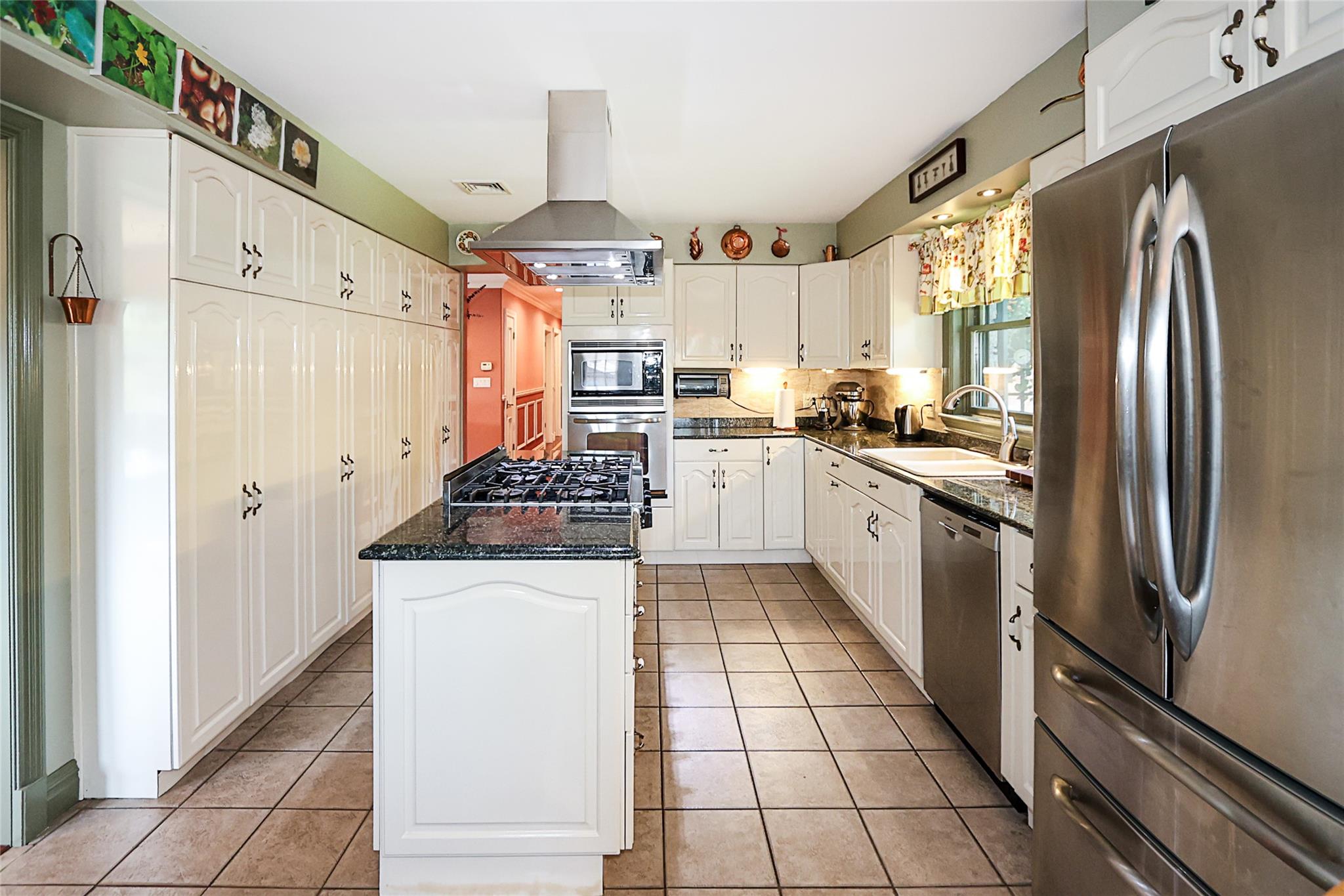 19 Marietta Road, Glen Cove, NY 11542