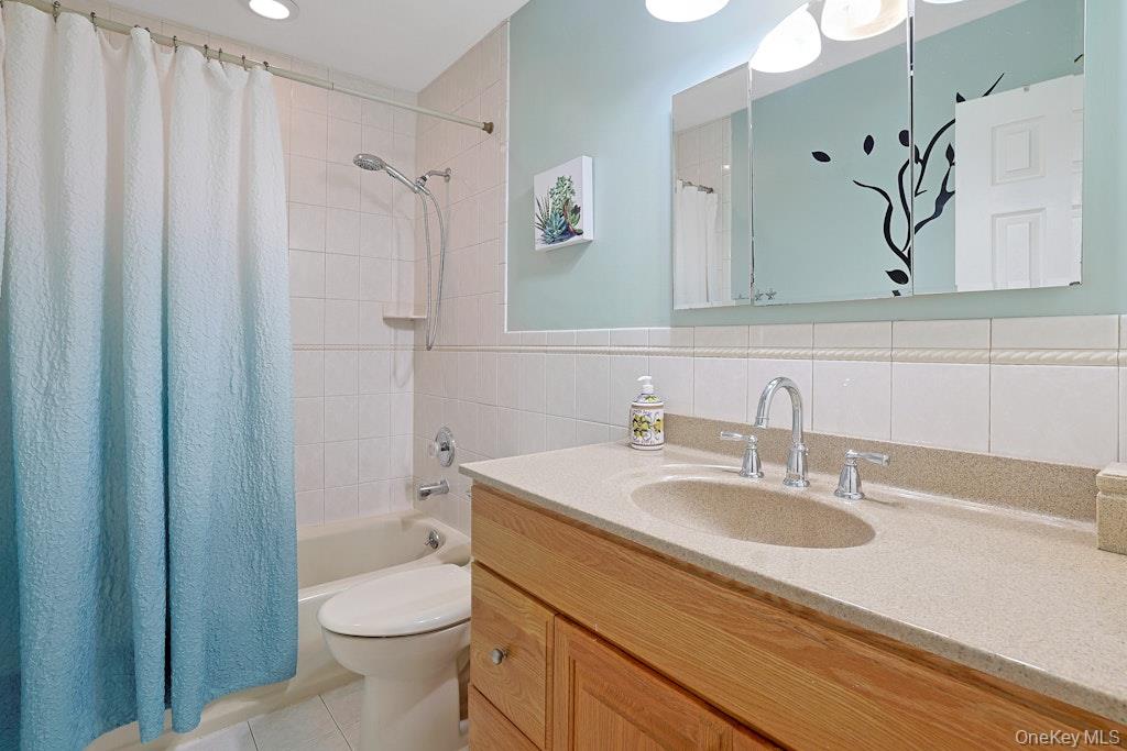 15 Augur Road, Airmont, NY 10901