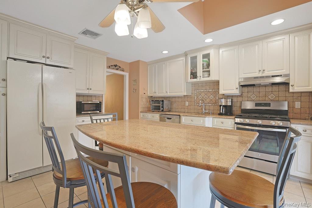 15 Augur Road, Airmont, NY 10901