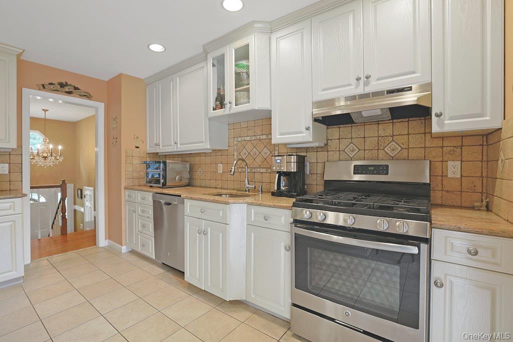 15 Augur Road, Airmont, NY 10901