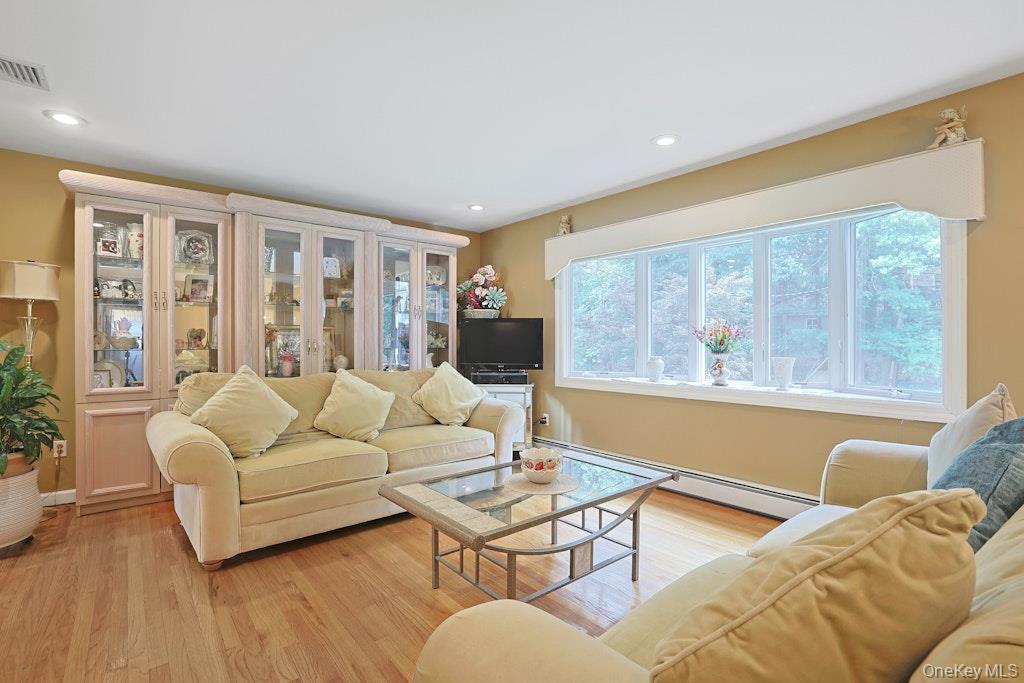 15 Augur Road, Airmont, NY 10901