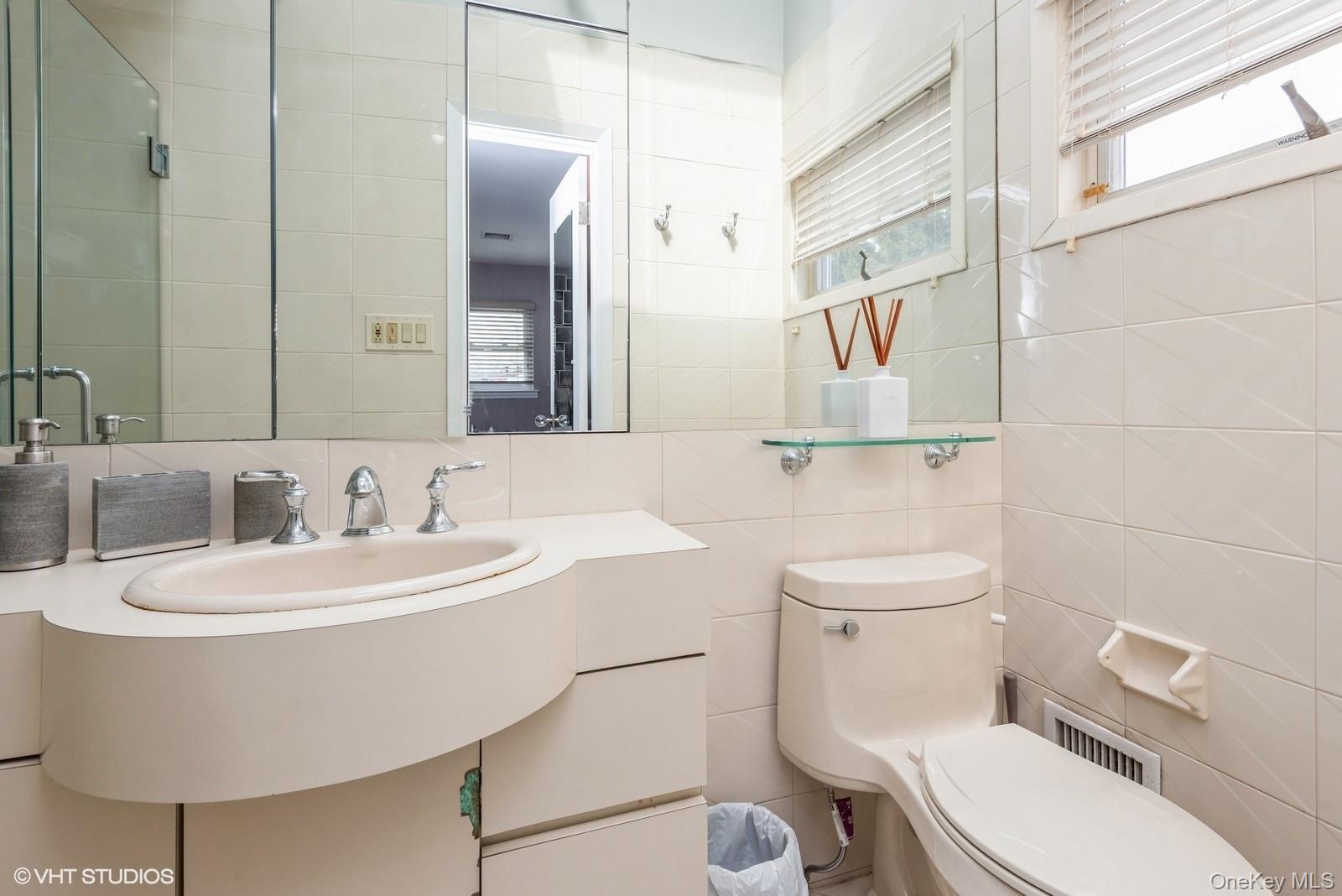 729 Wilson St, North Woodmere, NY 11581