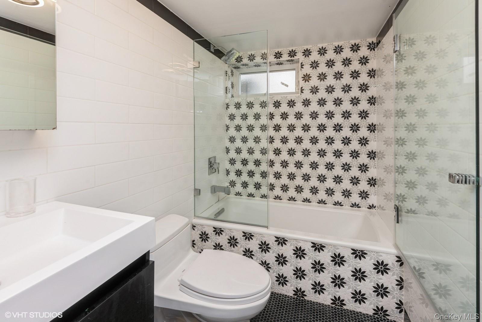 729 Wilson St, North Woodmere, NY 11581