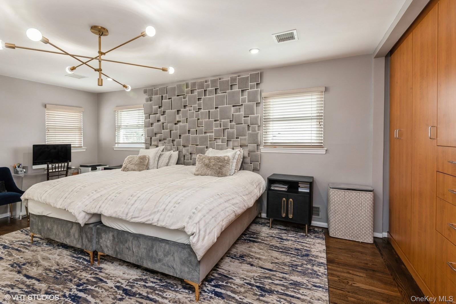 729 Wilson St, North Woodmere, NY 11581