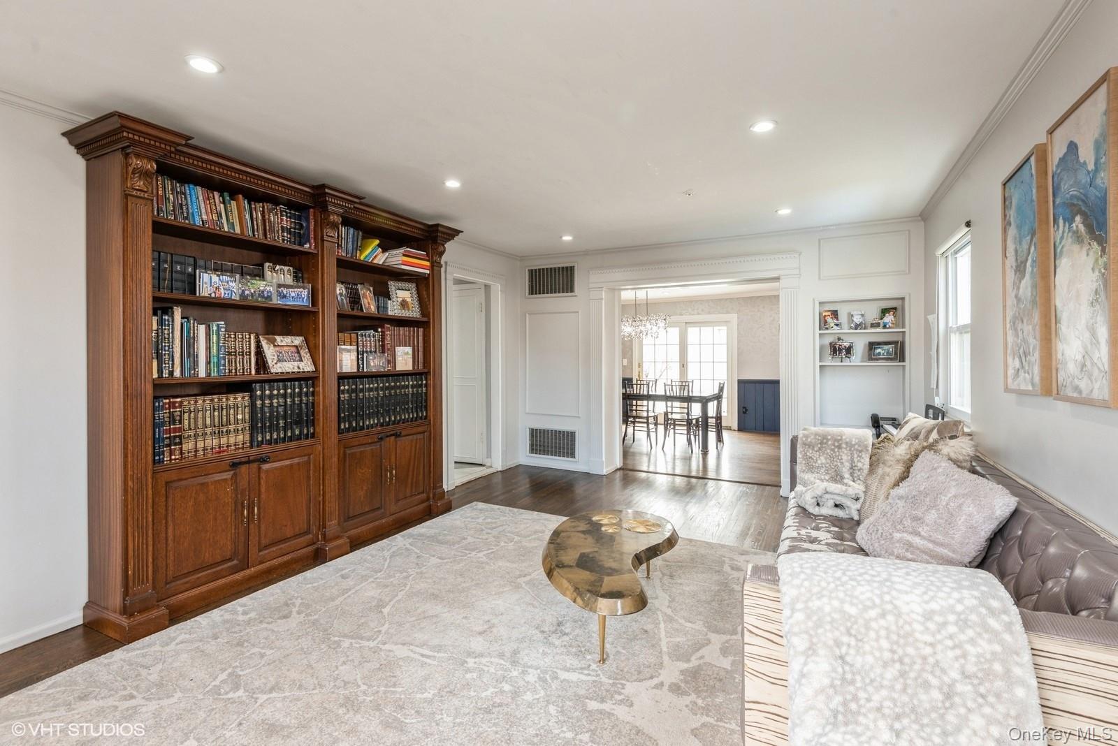 729 Wilson St, North Woodmere, NY 11581