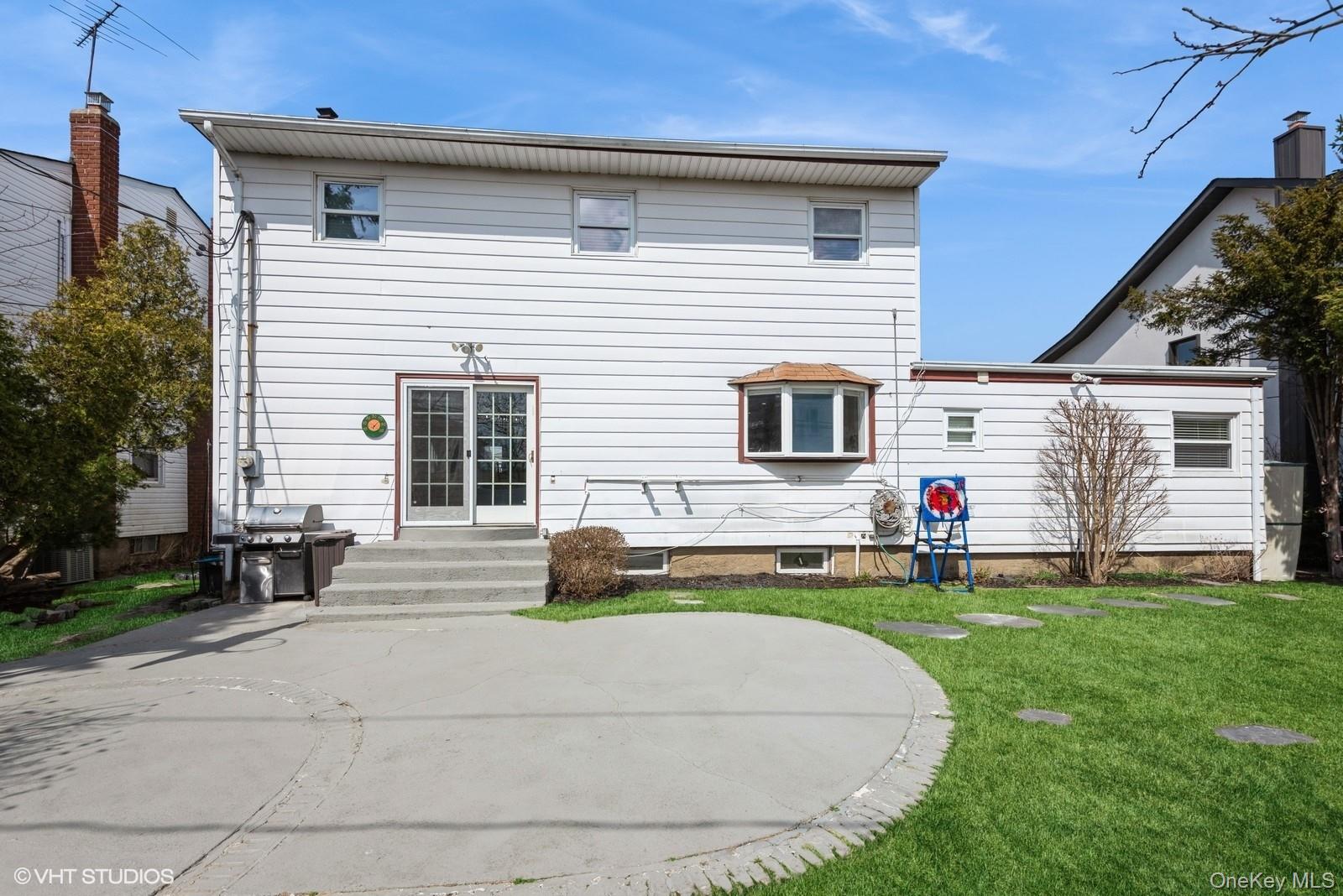 729 Wilson St, North Woodmere, NY 11581