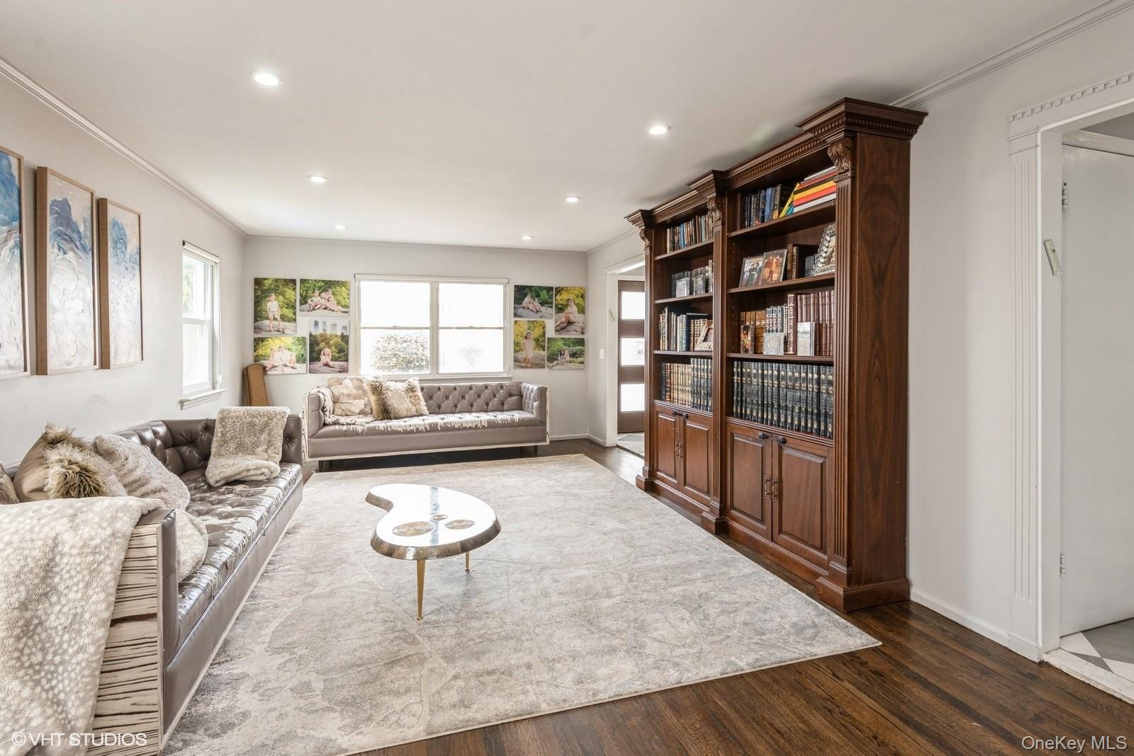 729 Wilson St, North Woodmere, NY 11581