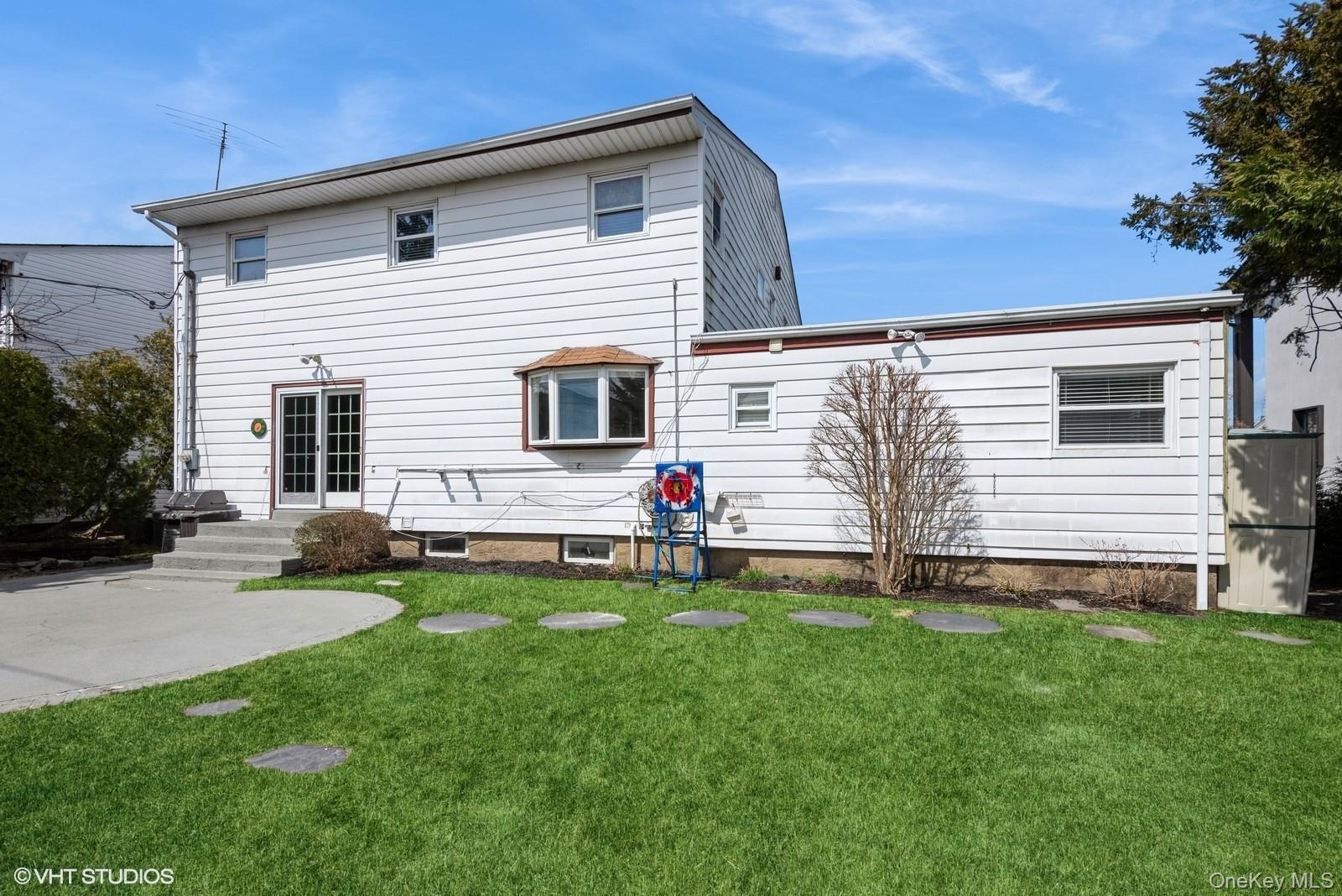 729 Wilson St, North Woodmere, NY 11581