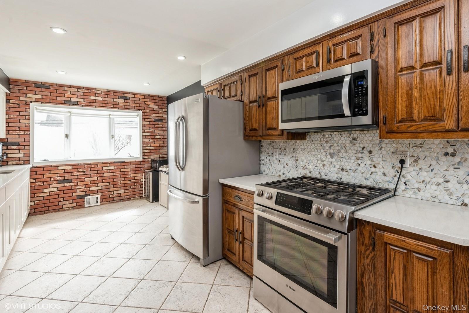 729 Wilson St, North Woodmere, NY 11581