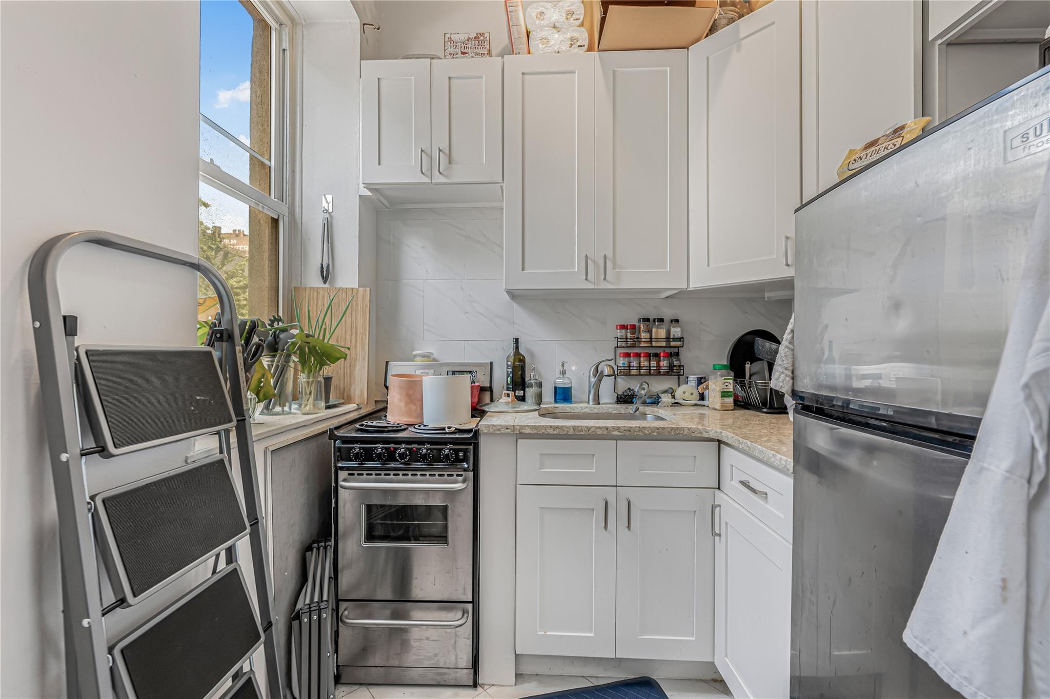 315 W 46 Street, New York (Manhattan), NY 10036