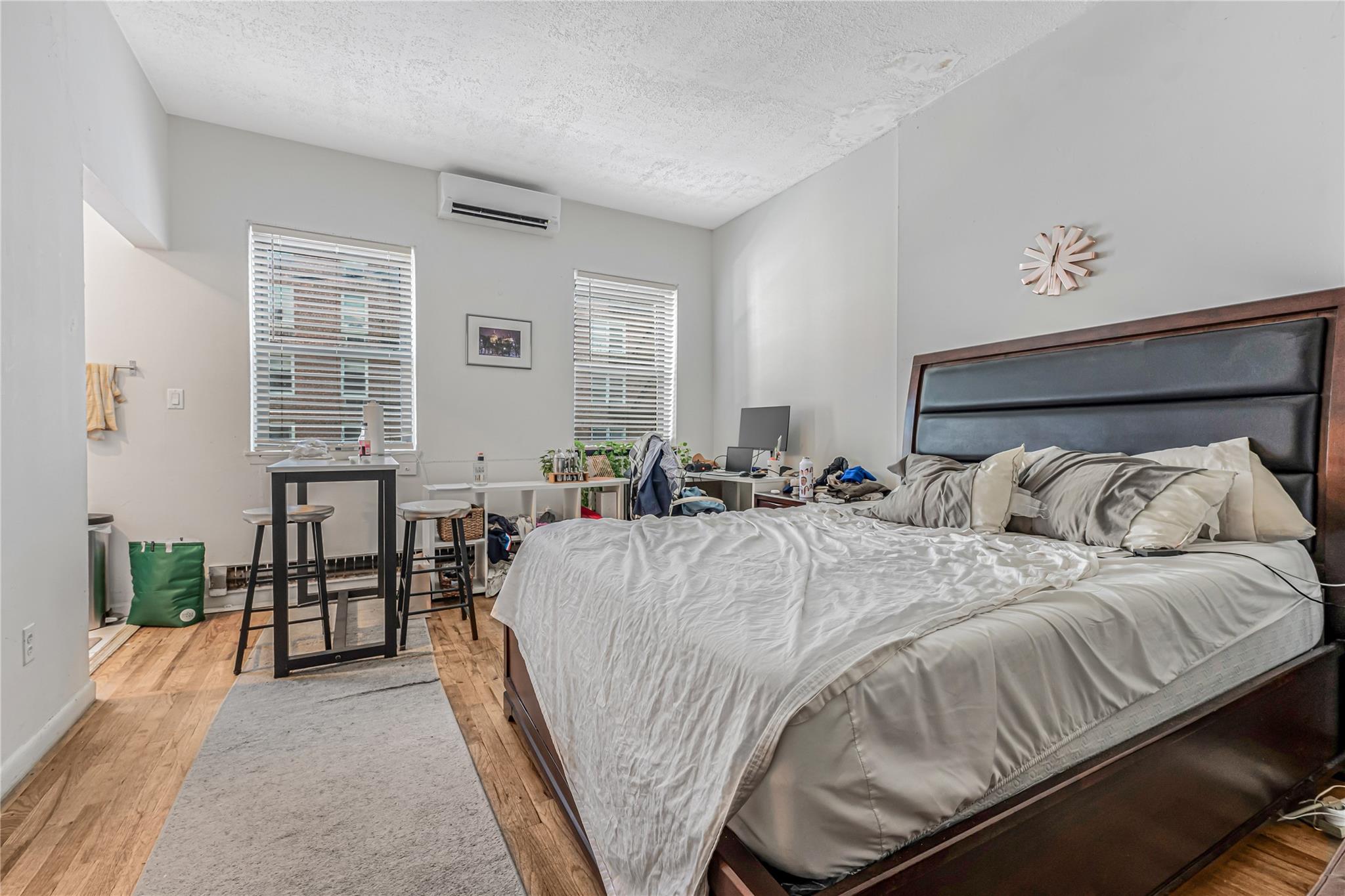 315 W 46 Street, New York (Manhattan), NY 10036