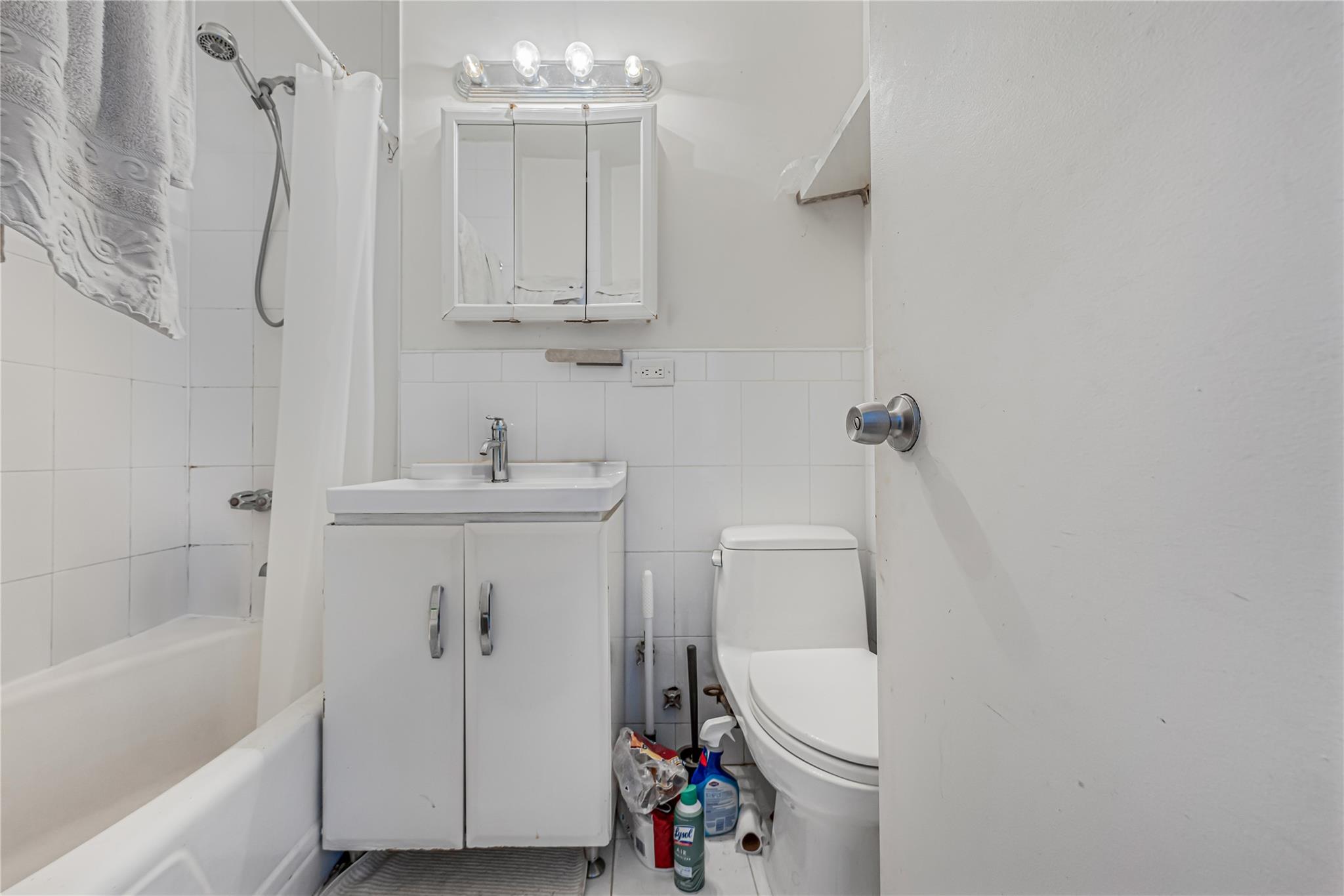 315 W 46 Street, New York (Manhattan), NY 10036