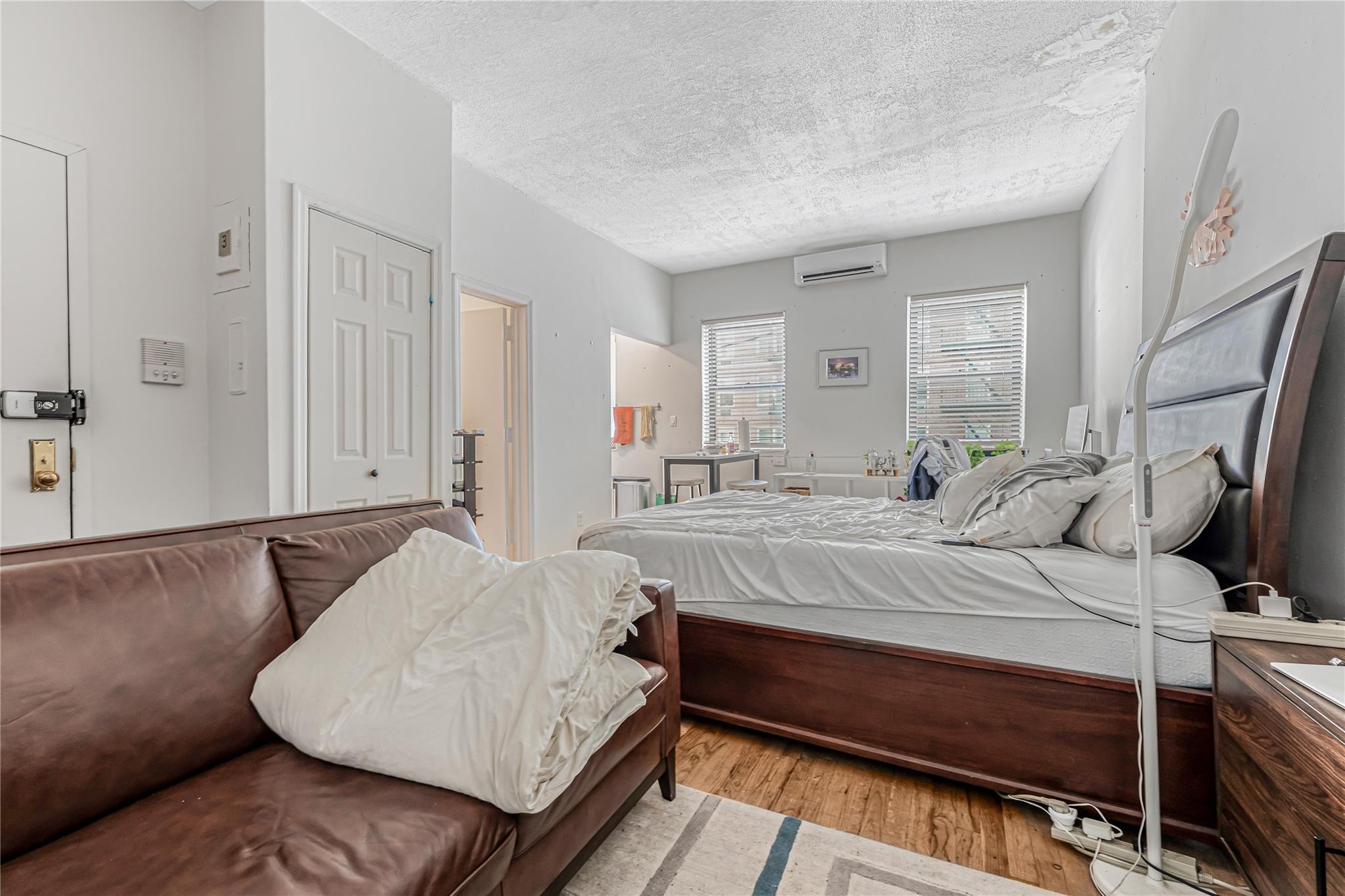 315 W 46 Street, New York (Manhattan), NY 10036