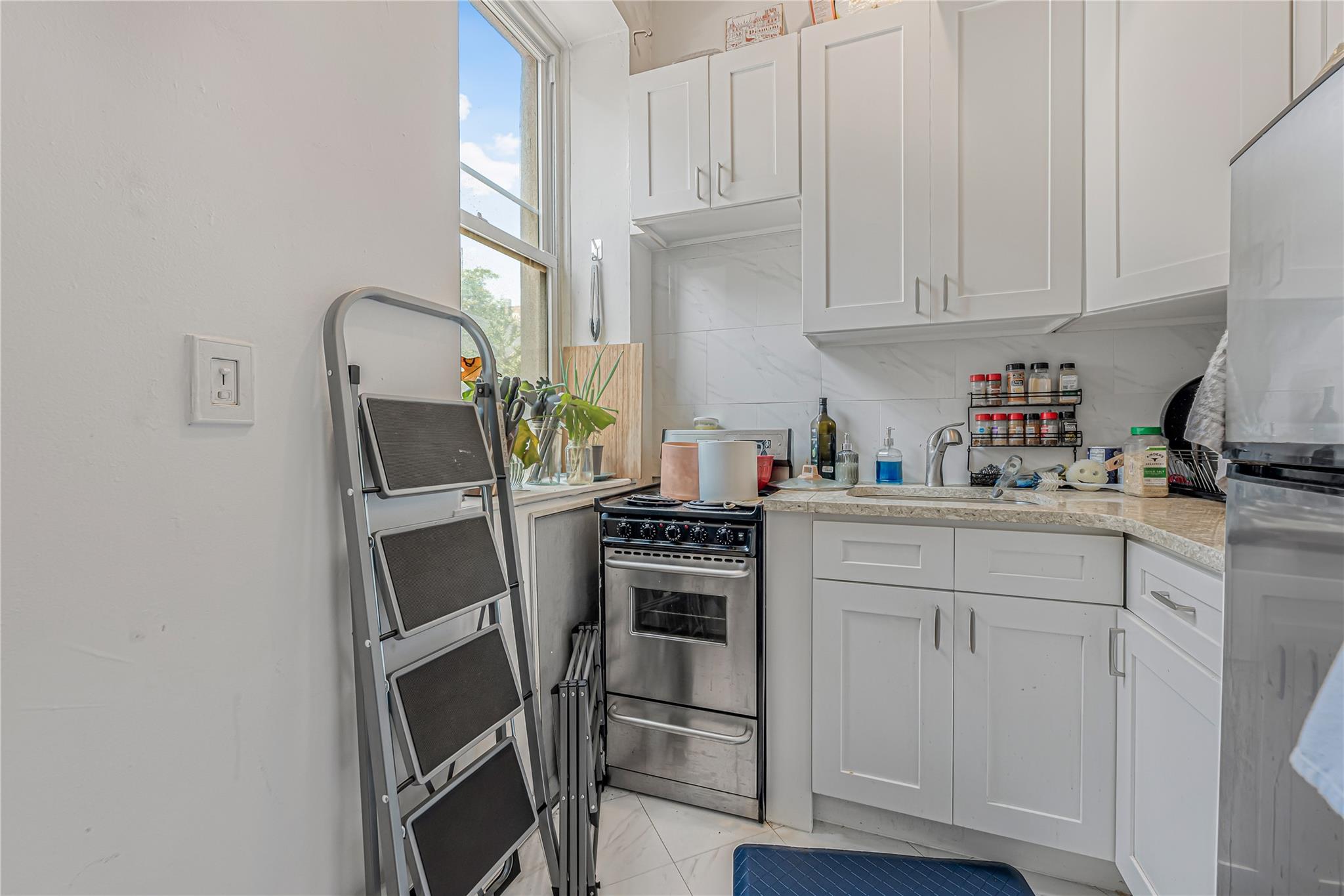 315 W 46 Street, New York (Manhattan), NY 10036