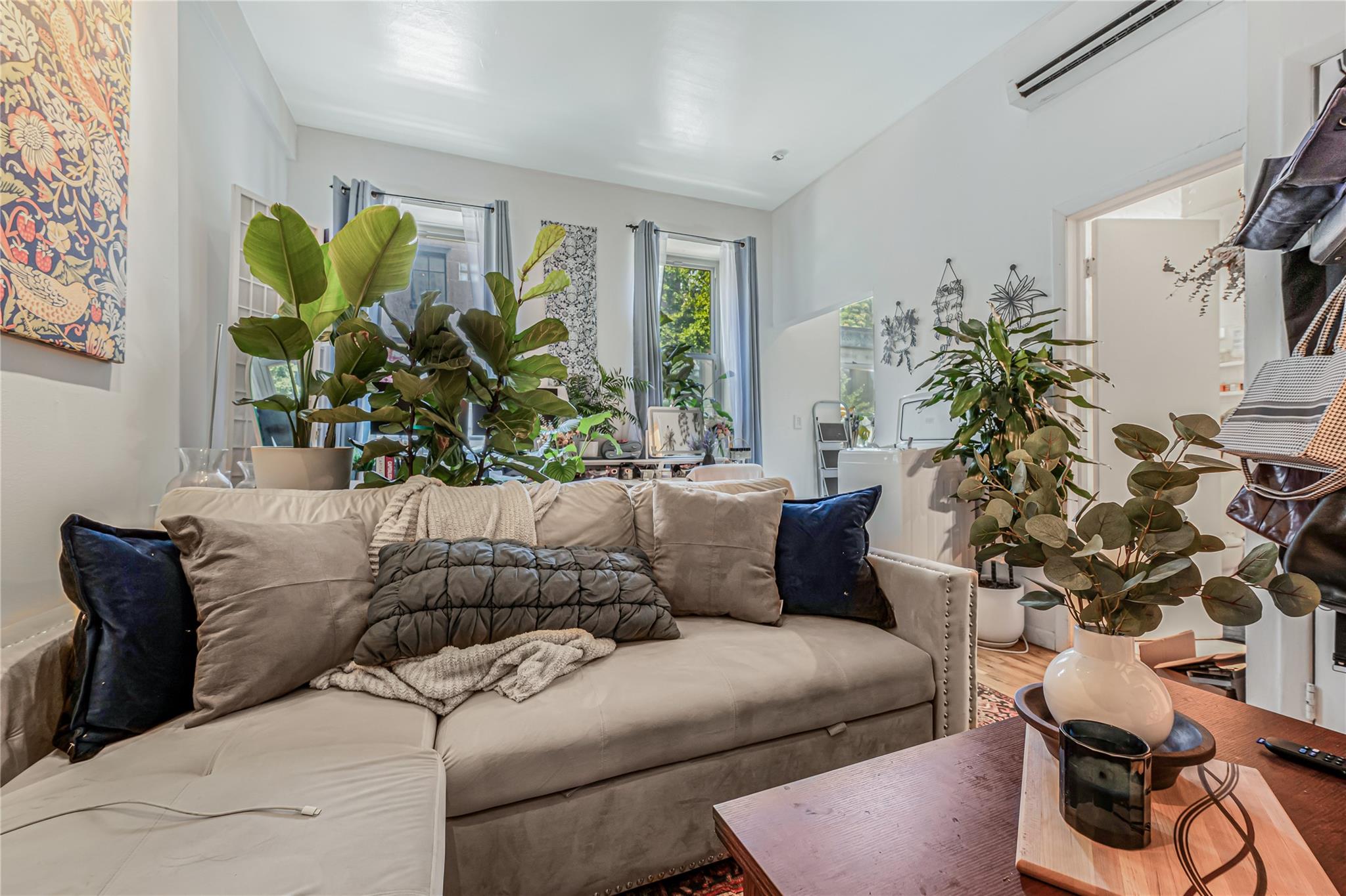 315 W 46 Street, New York (Manhattan), NY 10036