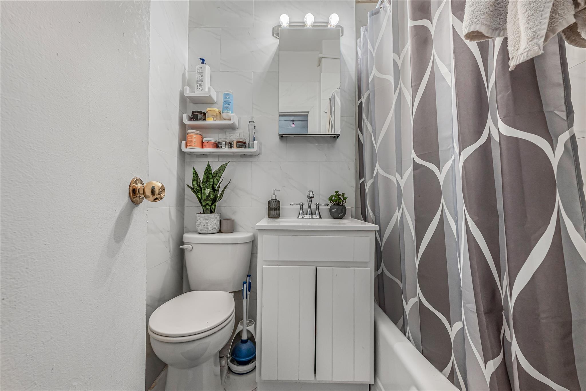 315 W 46 Street, New York (Manhattan), NY 10036