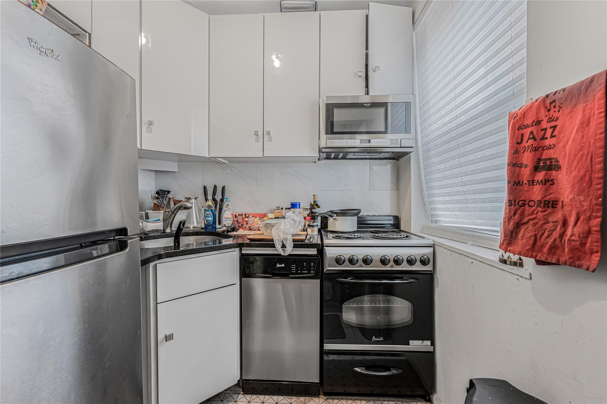 315 W 46 Street, New York (Manhattan), NY 10036