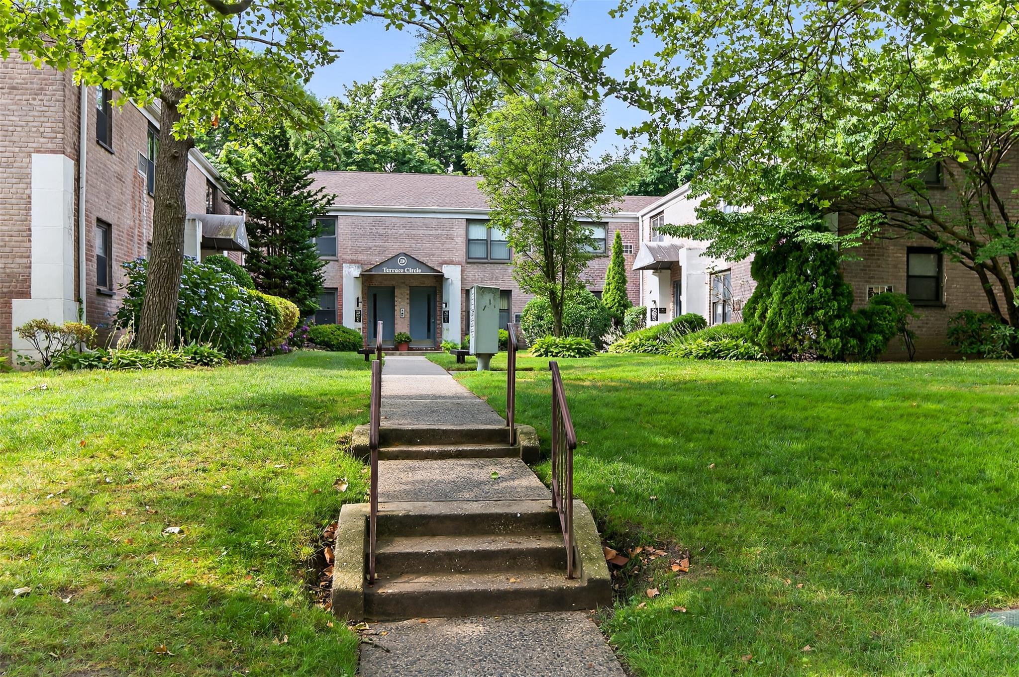 26 Terrace Circle # 9C, Great Neck, NY 11021