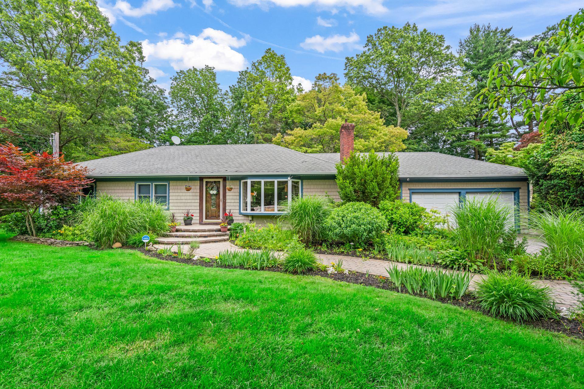 3 Holst Drive, Huntington, NY 11743