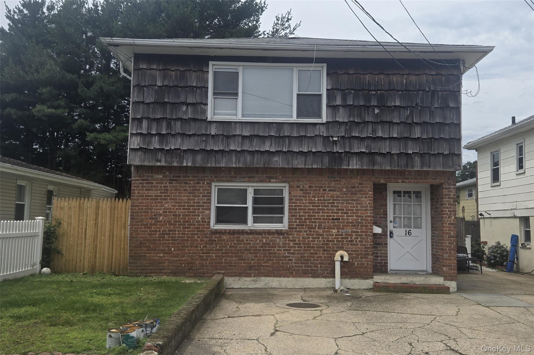 16 August Avenue, Bayville, NY 11709