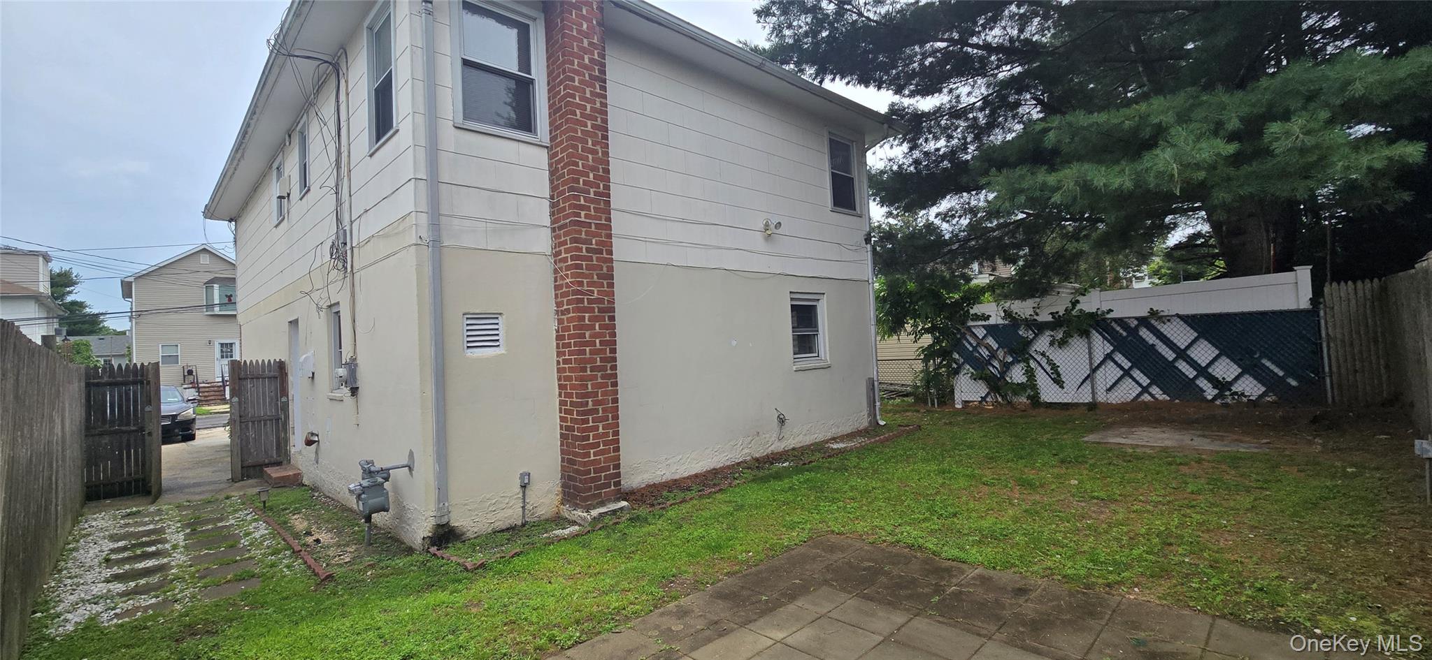 16 August Avenue, Bayville, NY 11709