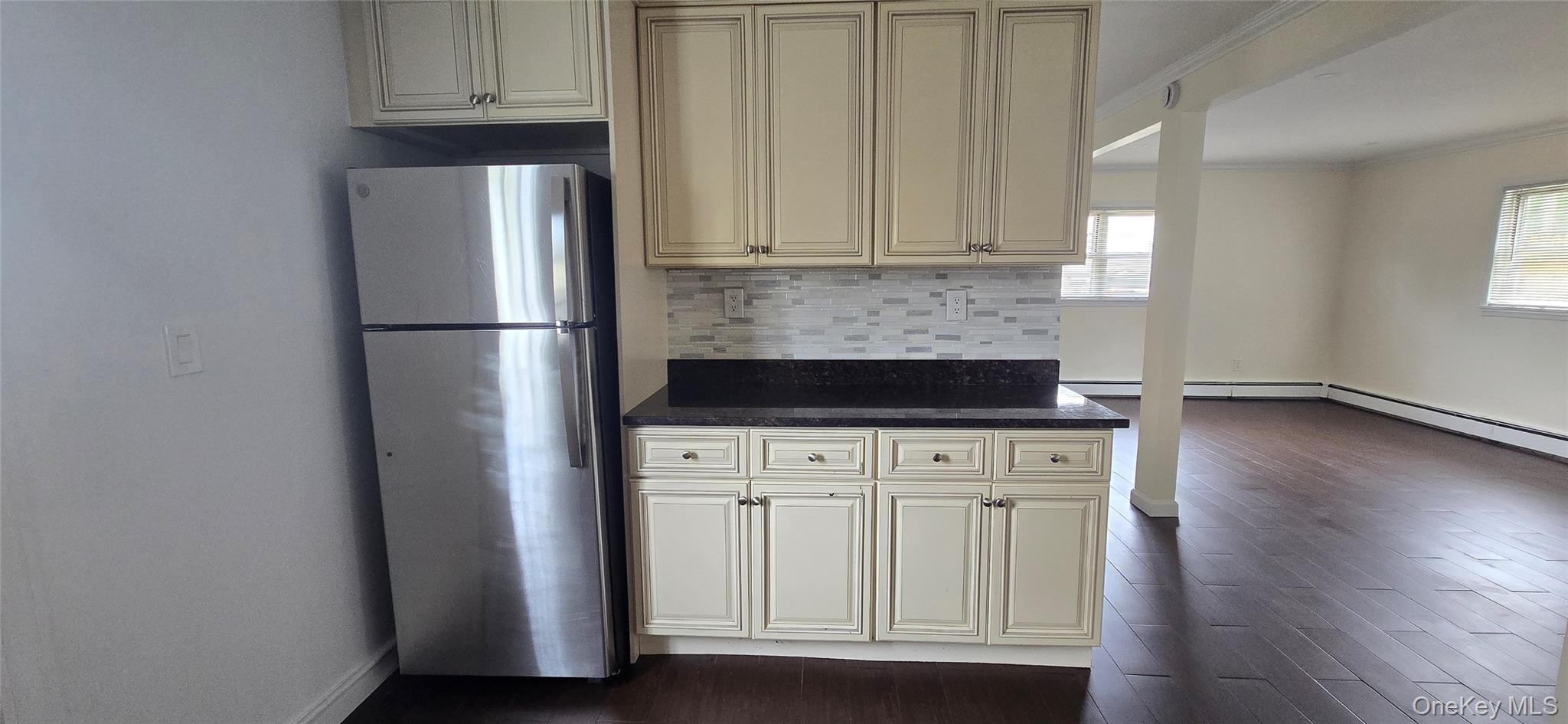 16 August Avenue, Bayville, NY 11709