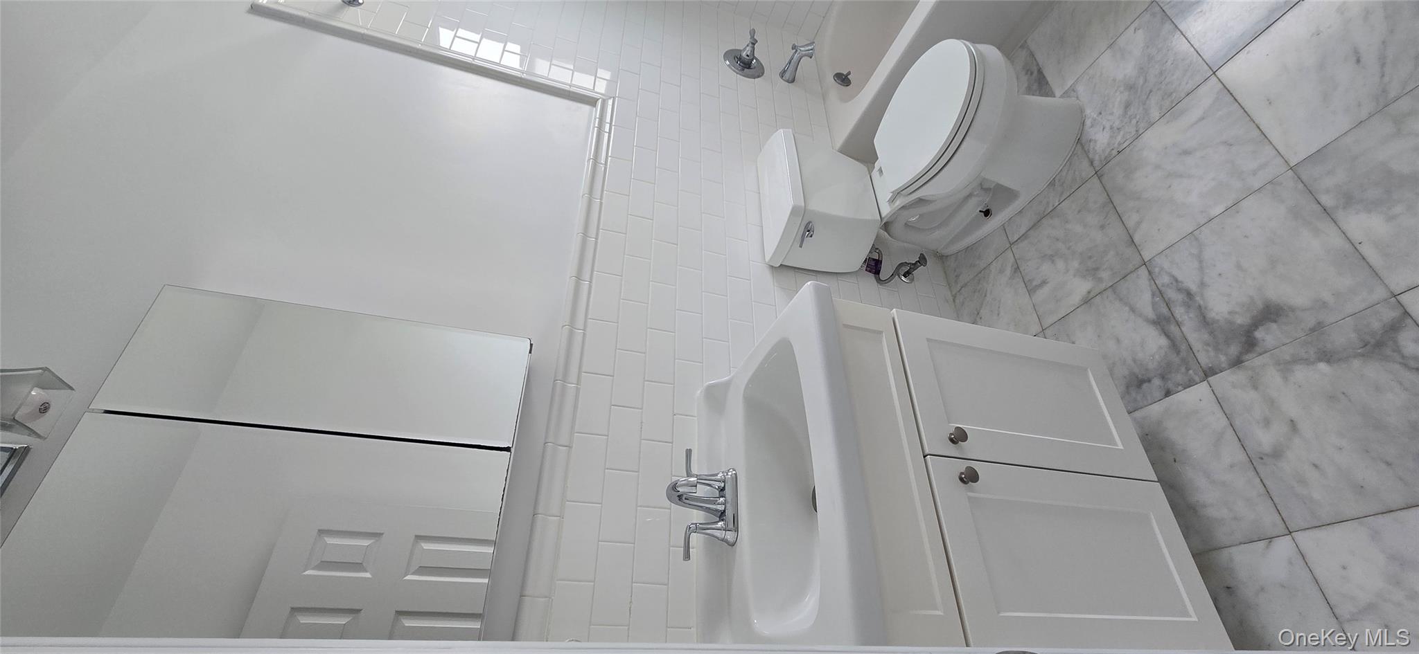 16 August Avenue, Bayville, NY 11709