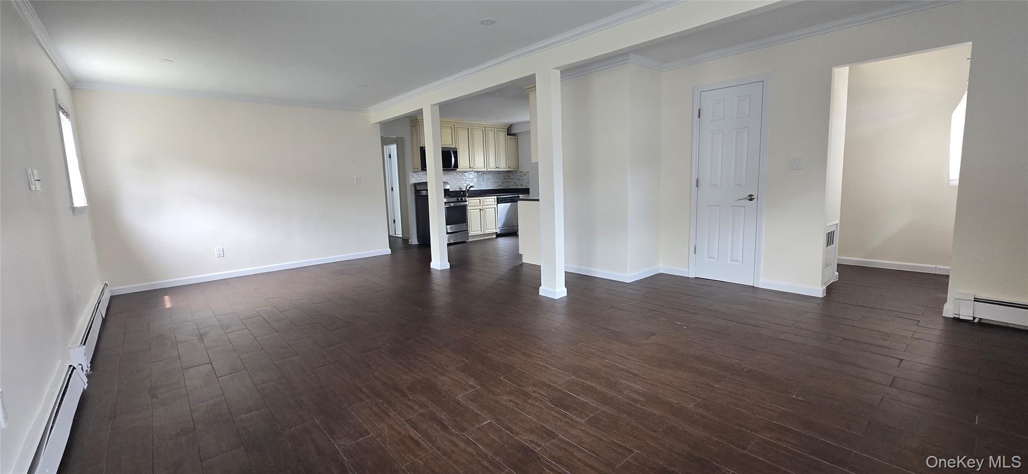 16 August Avenue, Bayville, NY 11709