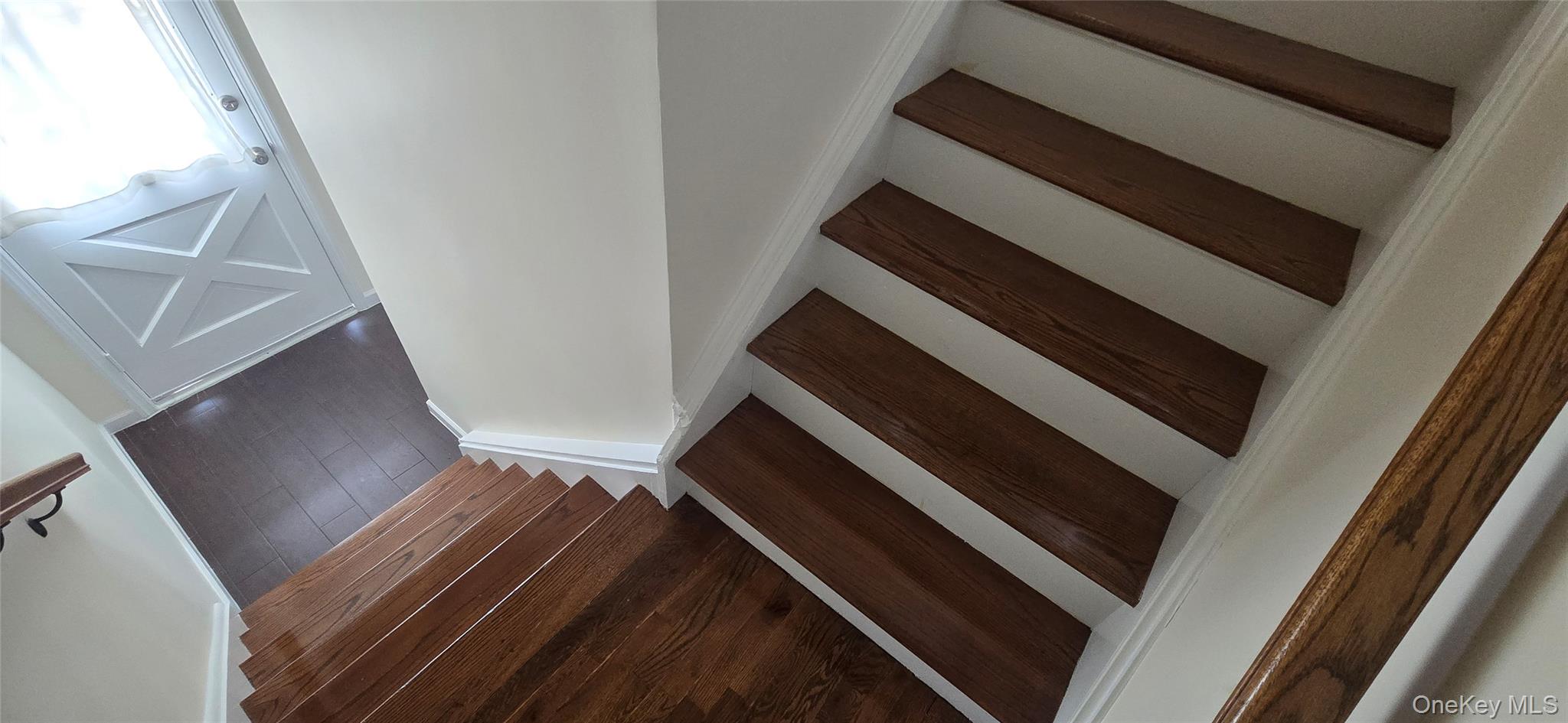 16 August Avenue, Bayville, NY 11709